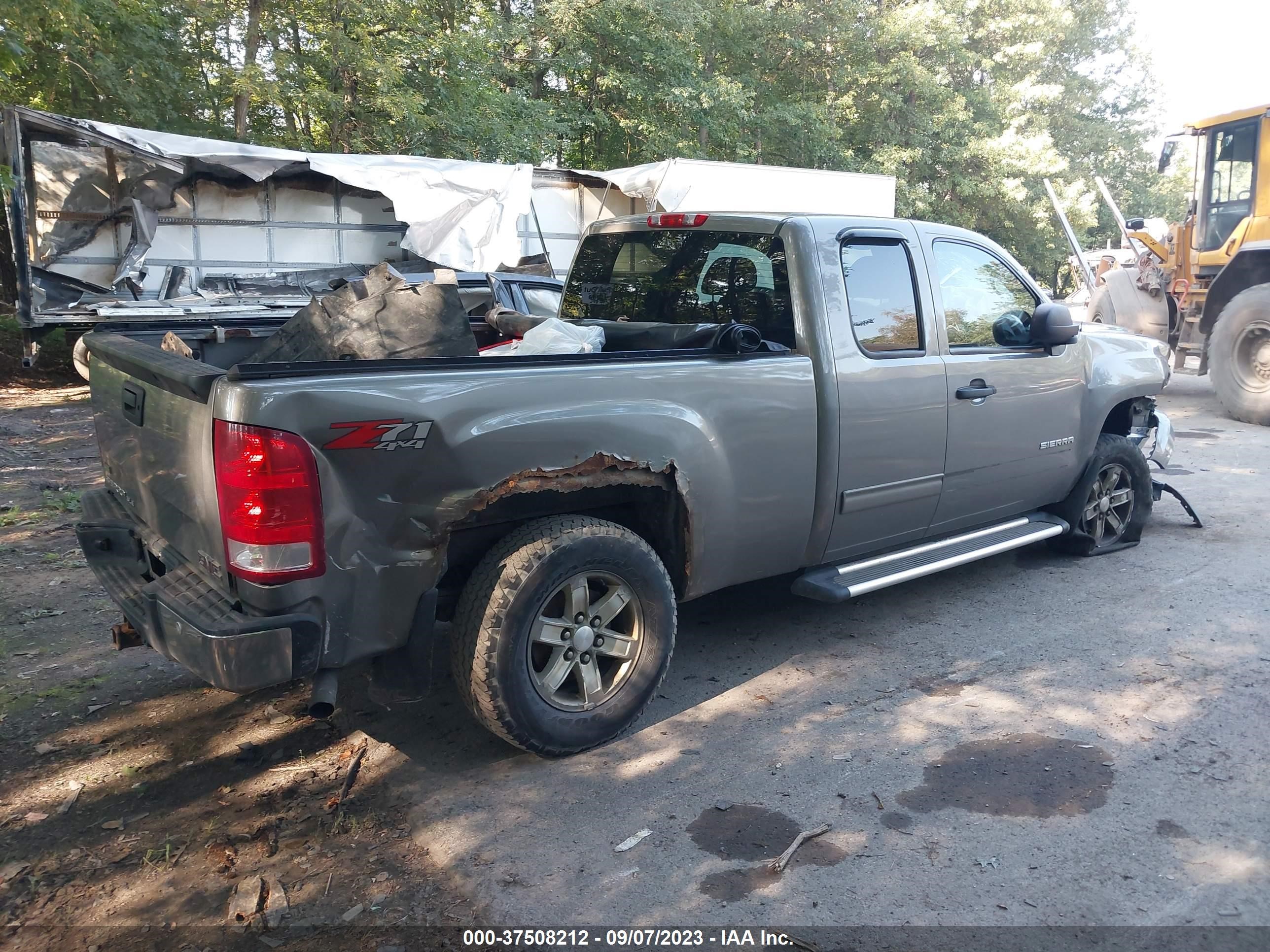 Photo 3 VIN: 1GTR2VE75CZ298338 - GMC SIERRA 