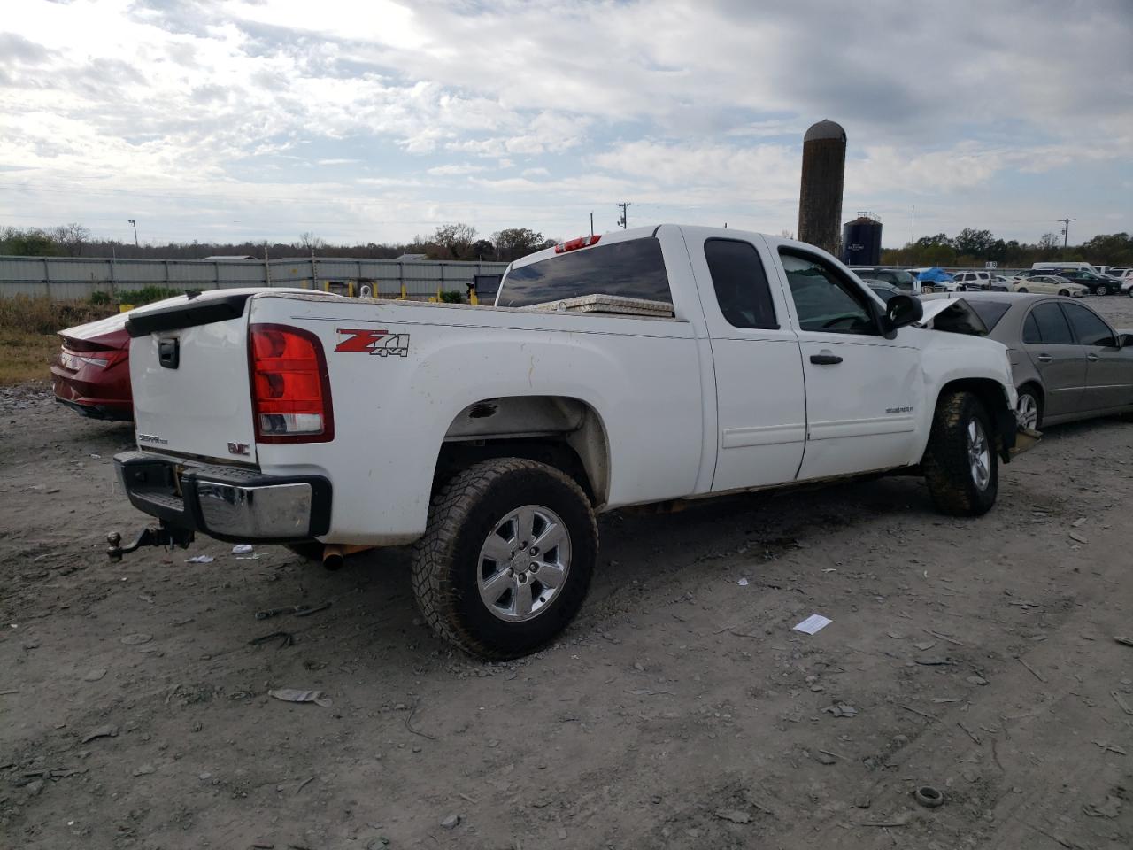 Photo 2 VIN: 1GTR2VE79DZ183002 - GMC SIERRA 