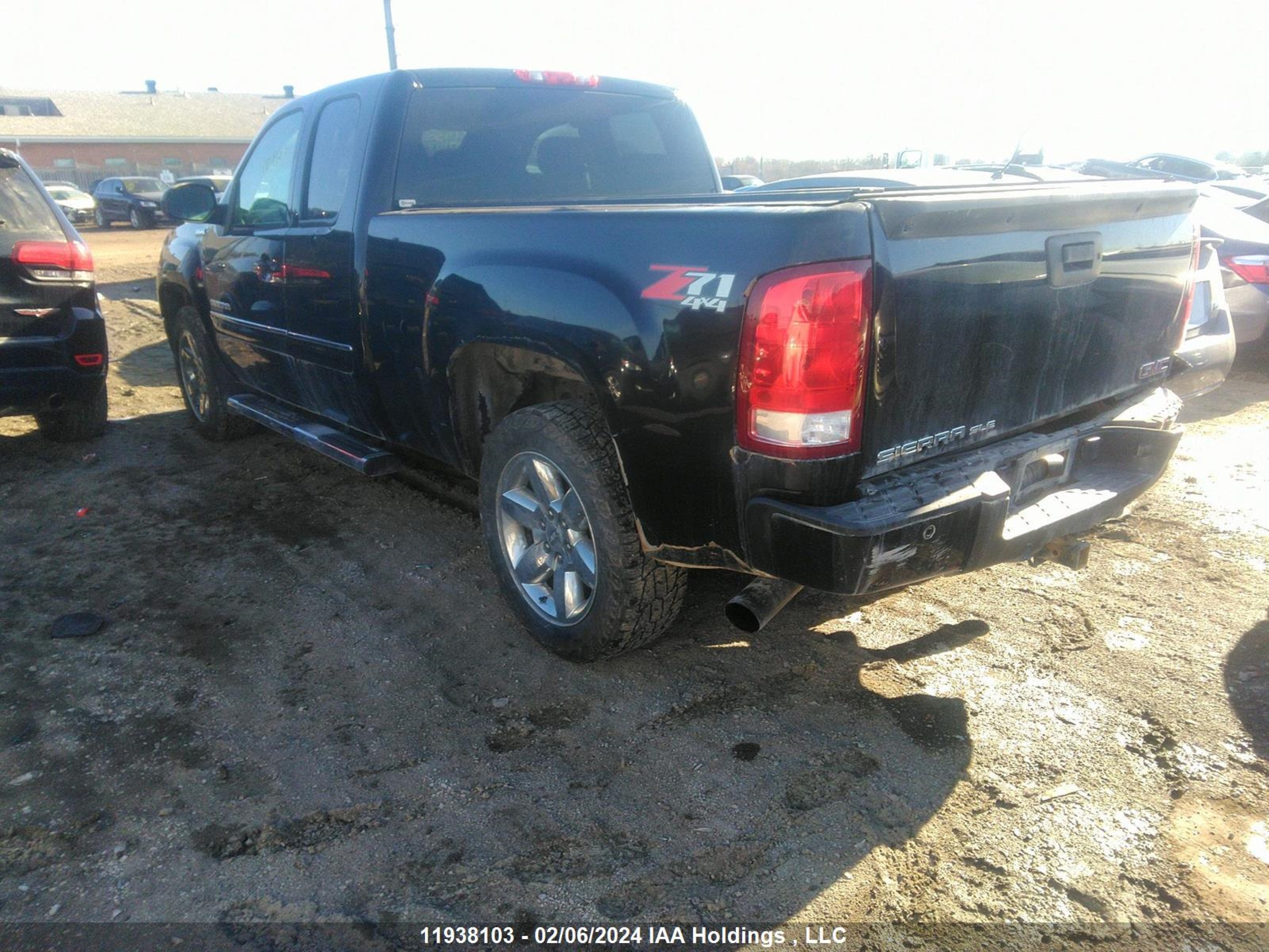 Photo 2 VIN: 1GTR2VE7XDZ246379 - GMC SIERRA 