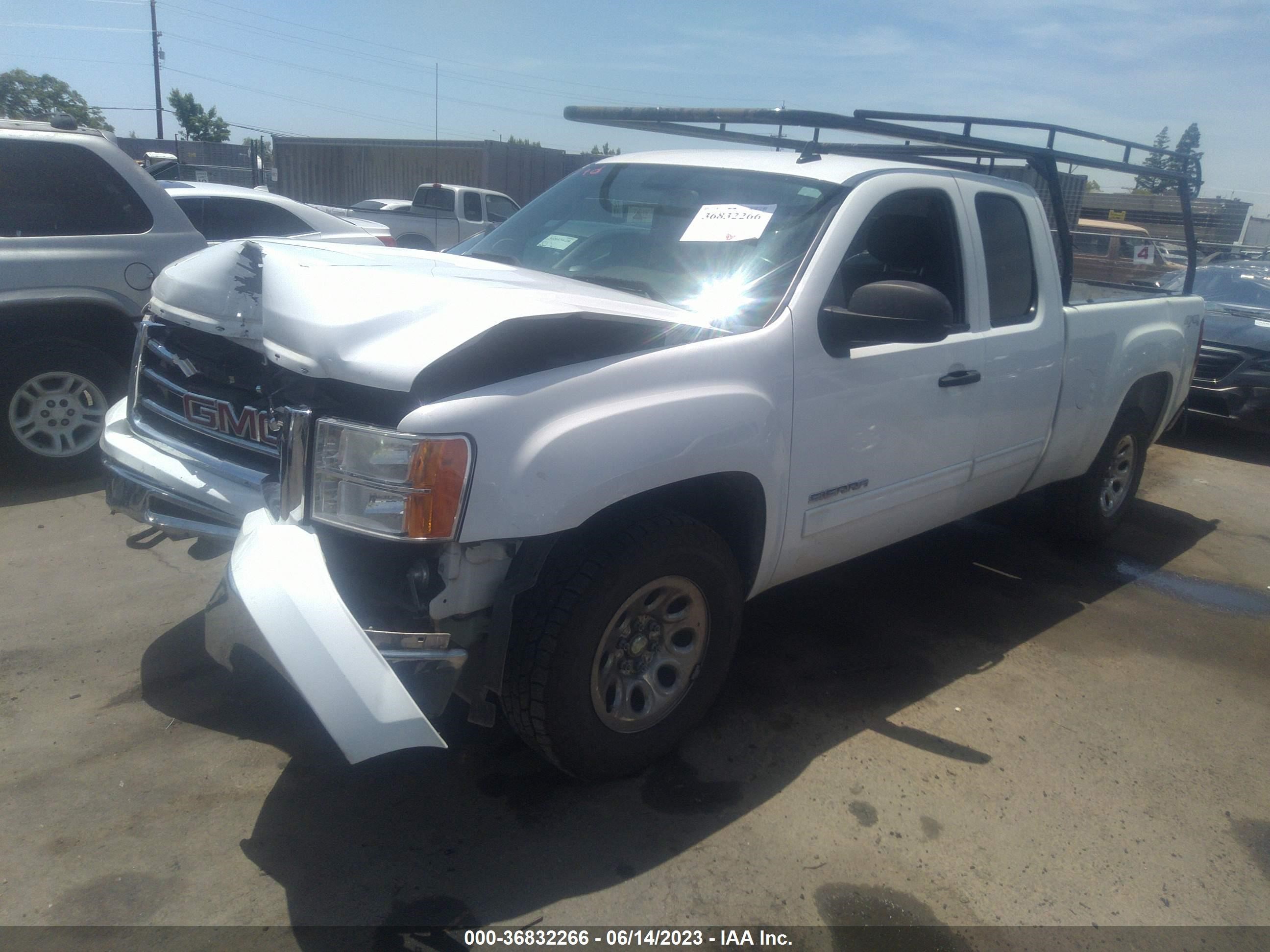 Photo 1 VIN: 1GTR2VEA8CZ283540 - GMC SIERRA 