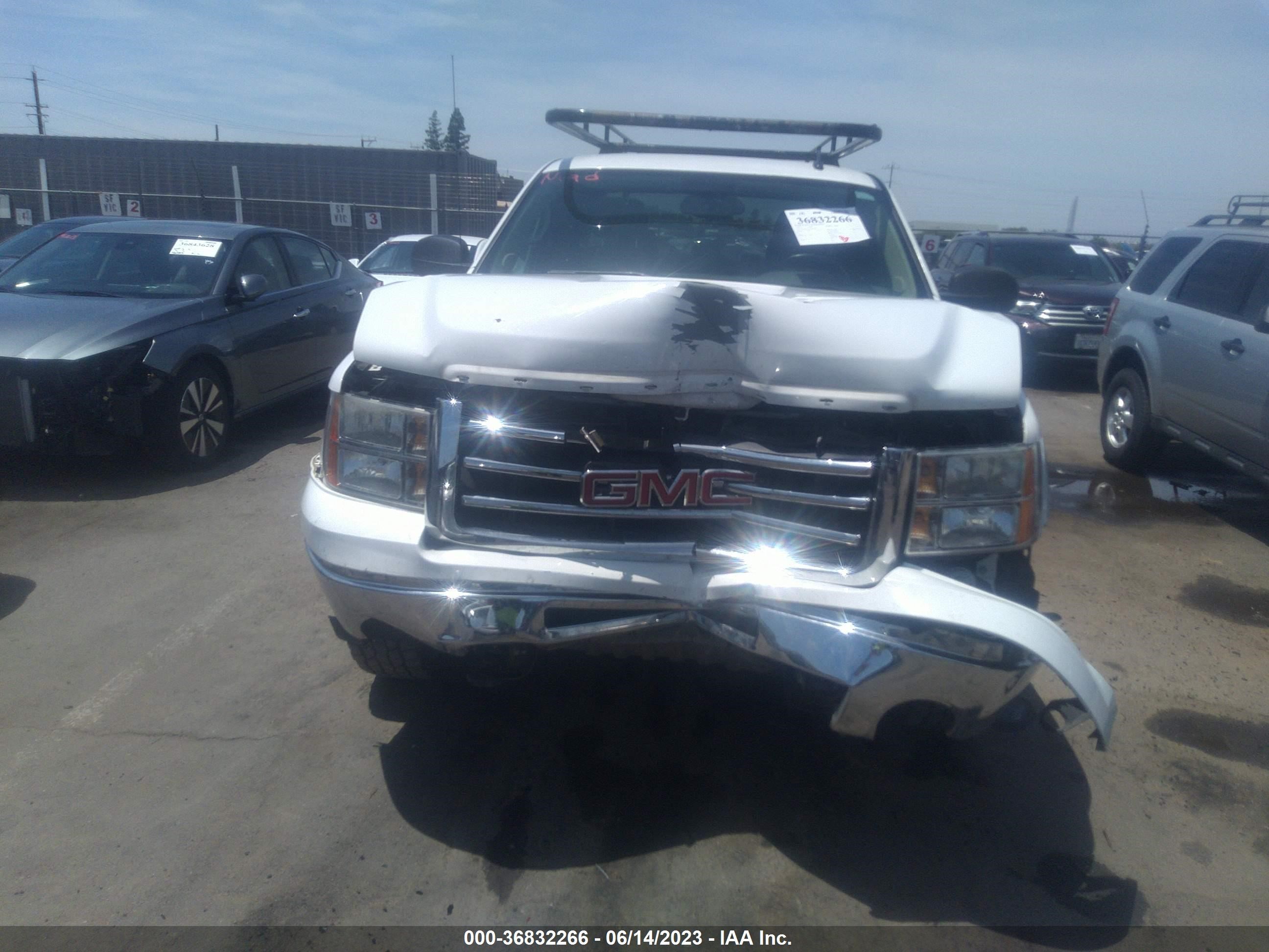 Photo 11 VIN: 1GTR2VEA8CZ283540 - GMC SIERRA 