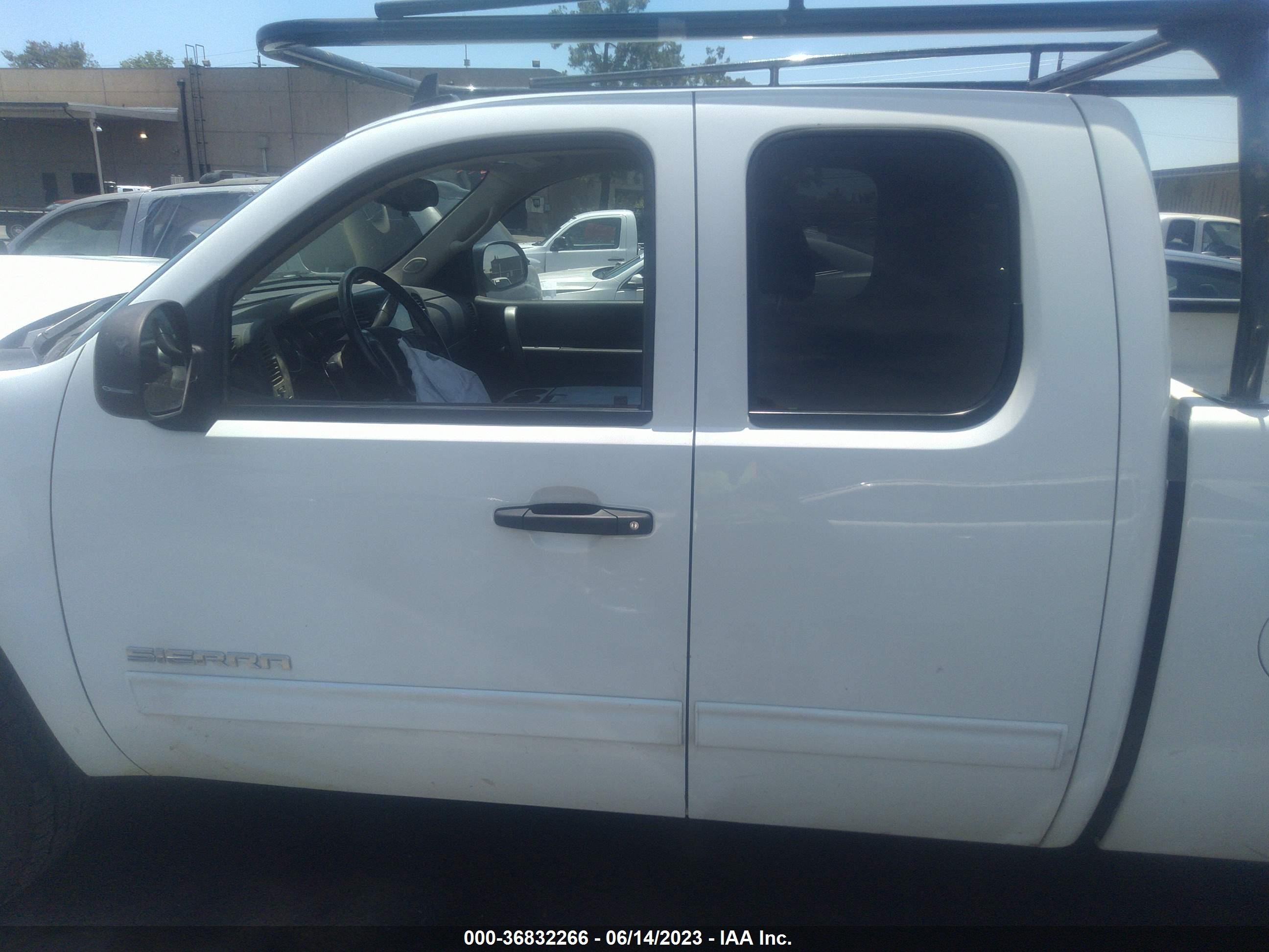 Photo 13 VIN: 1GTR2VEA8CZ283540 - GMC SIERRA 