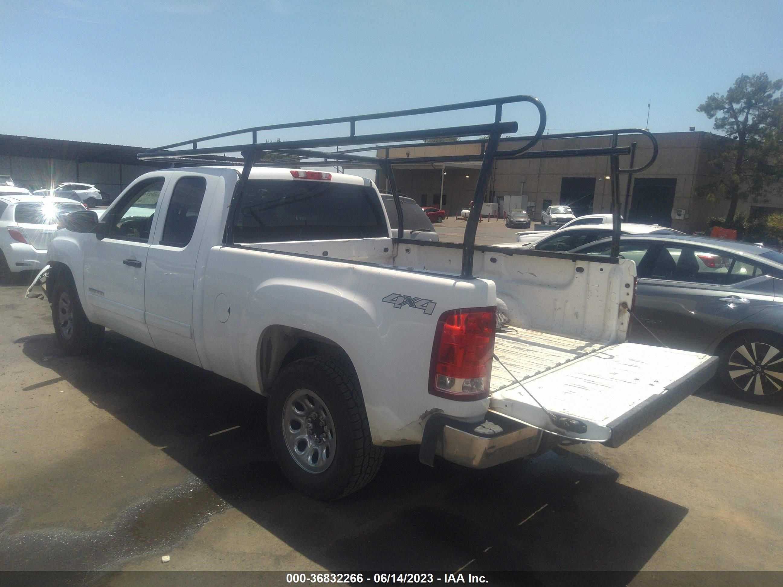 Photo 2 VIN: 1GTR2VEA8CZ283540 - GMC SIERRA 