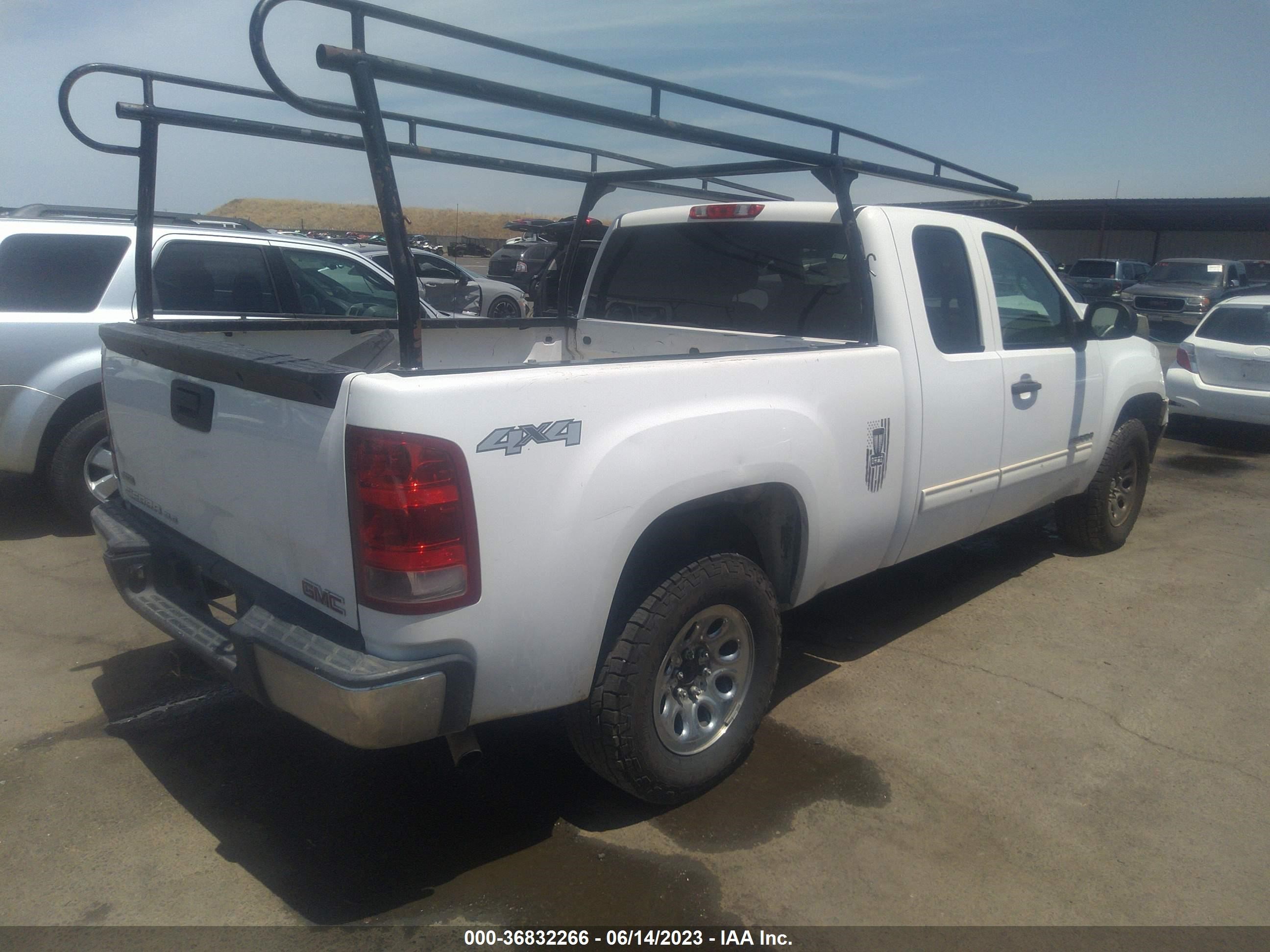 Photo 3 VIN: 1GTR2VEA8CZ283540 - GMC SIERRA 