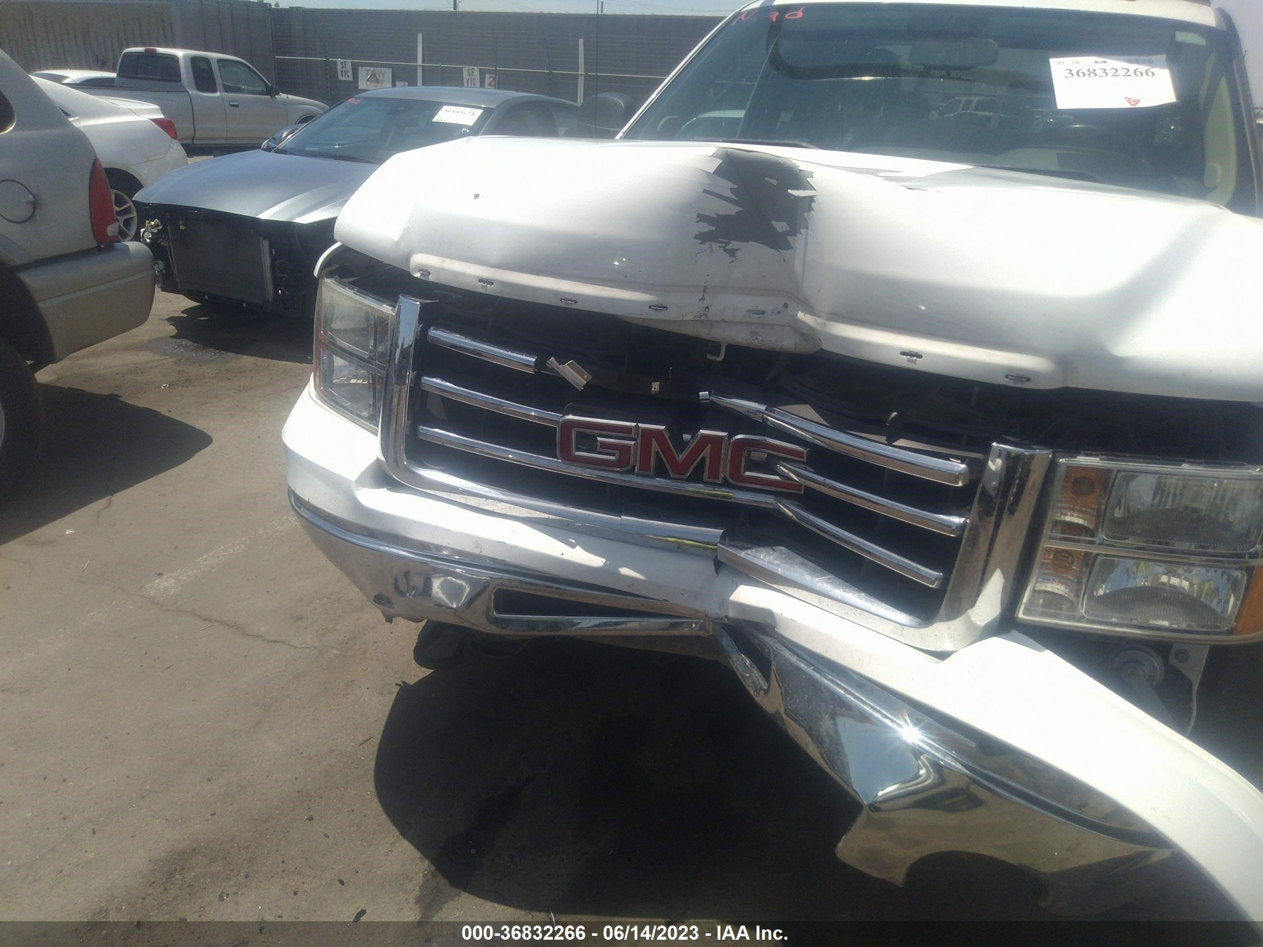 Photo 5 VIN: 1GTR2VEA8CZ283540 - GMC SIERRA 