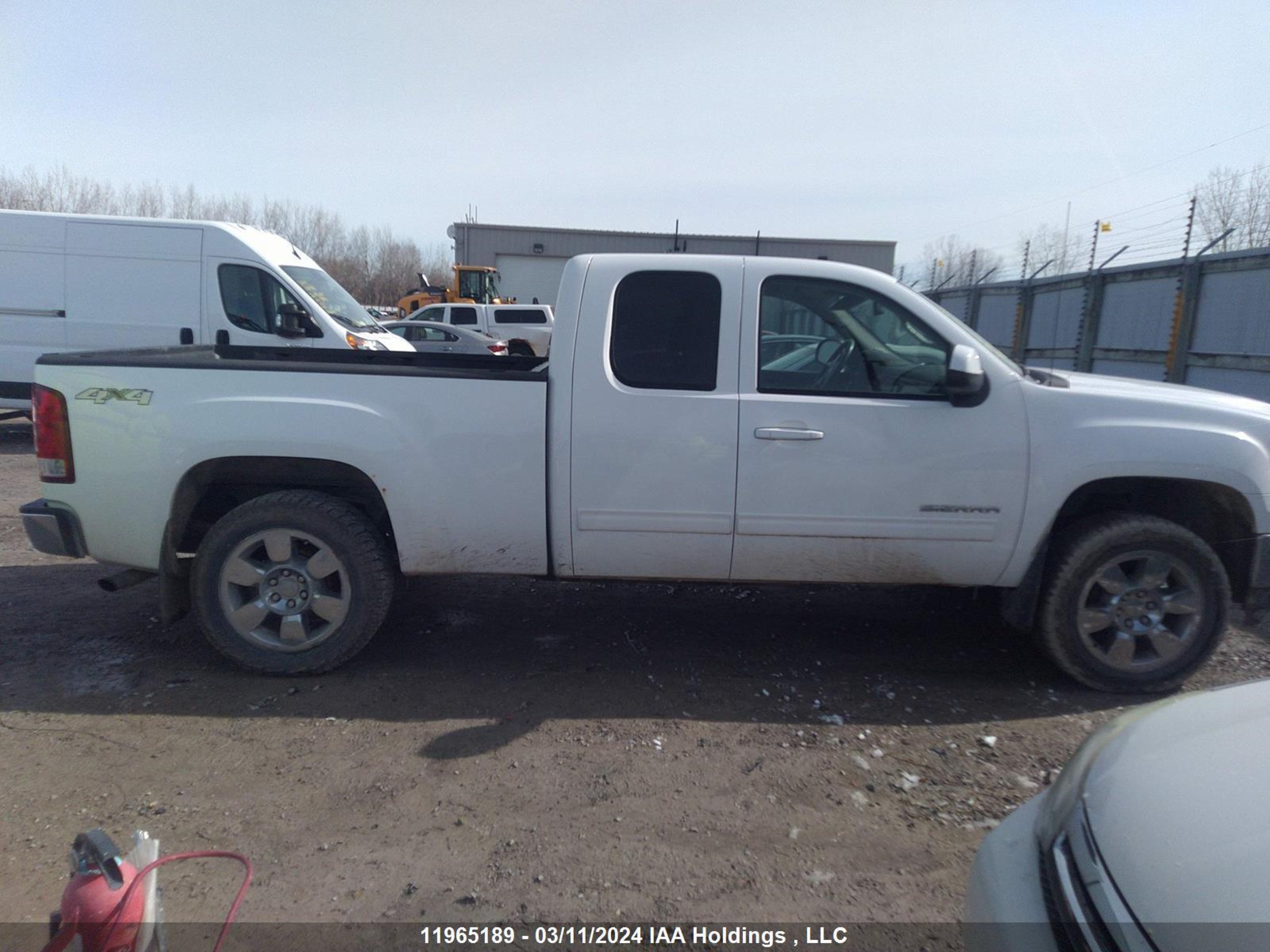 Photo 12 VIN: 1GTR2WE35BZ164270 - GMC SIERRA 