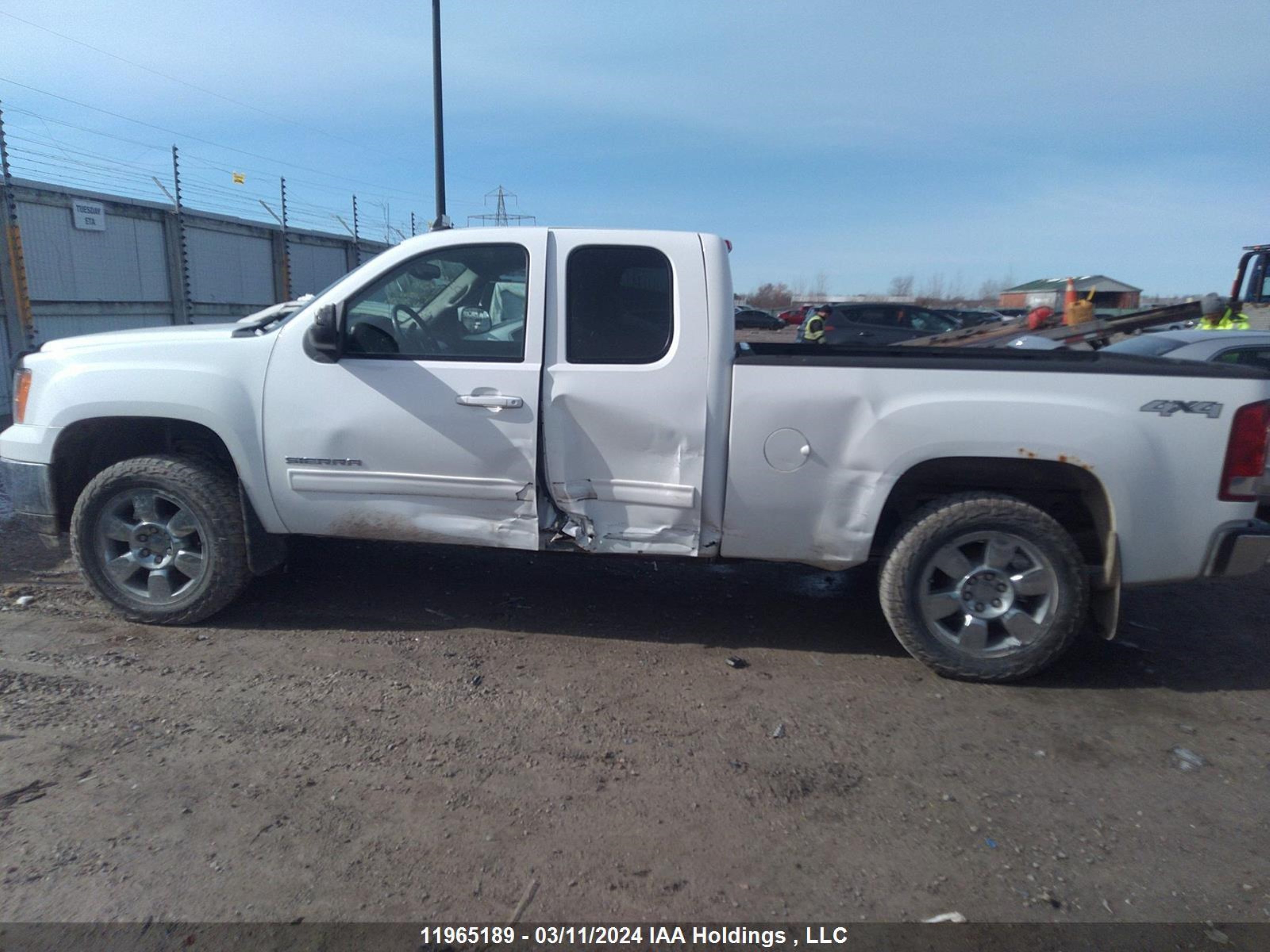 Photo 13 VIN: 1GTR2WE35BZ164270 - GMC SIERRA 