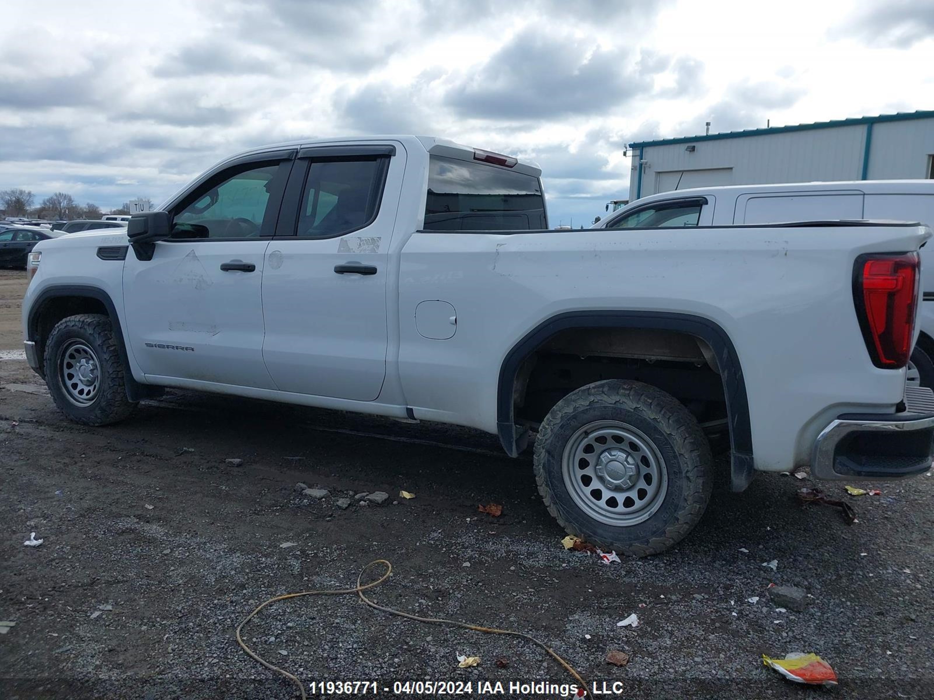 Photo 13 VIN: 1GTR8AEH2MZ255903 - GMC SIERRA 