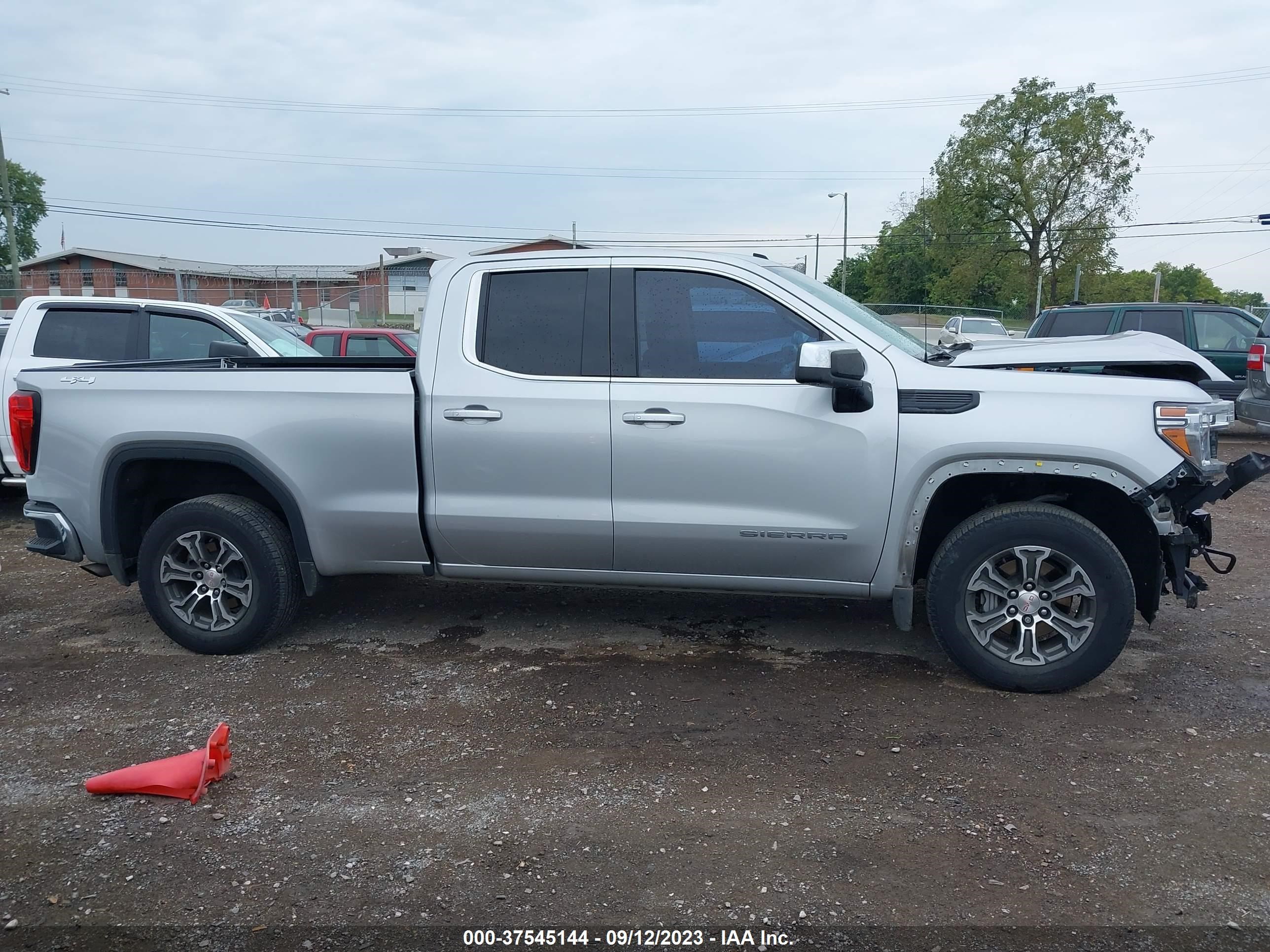 Photo 12 VIN: 1GTR9BEKXKZ266112 - GMC SIERRA 