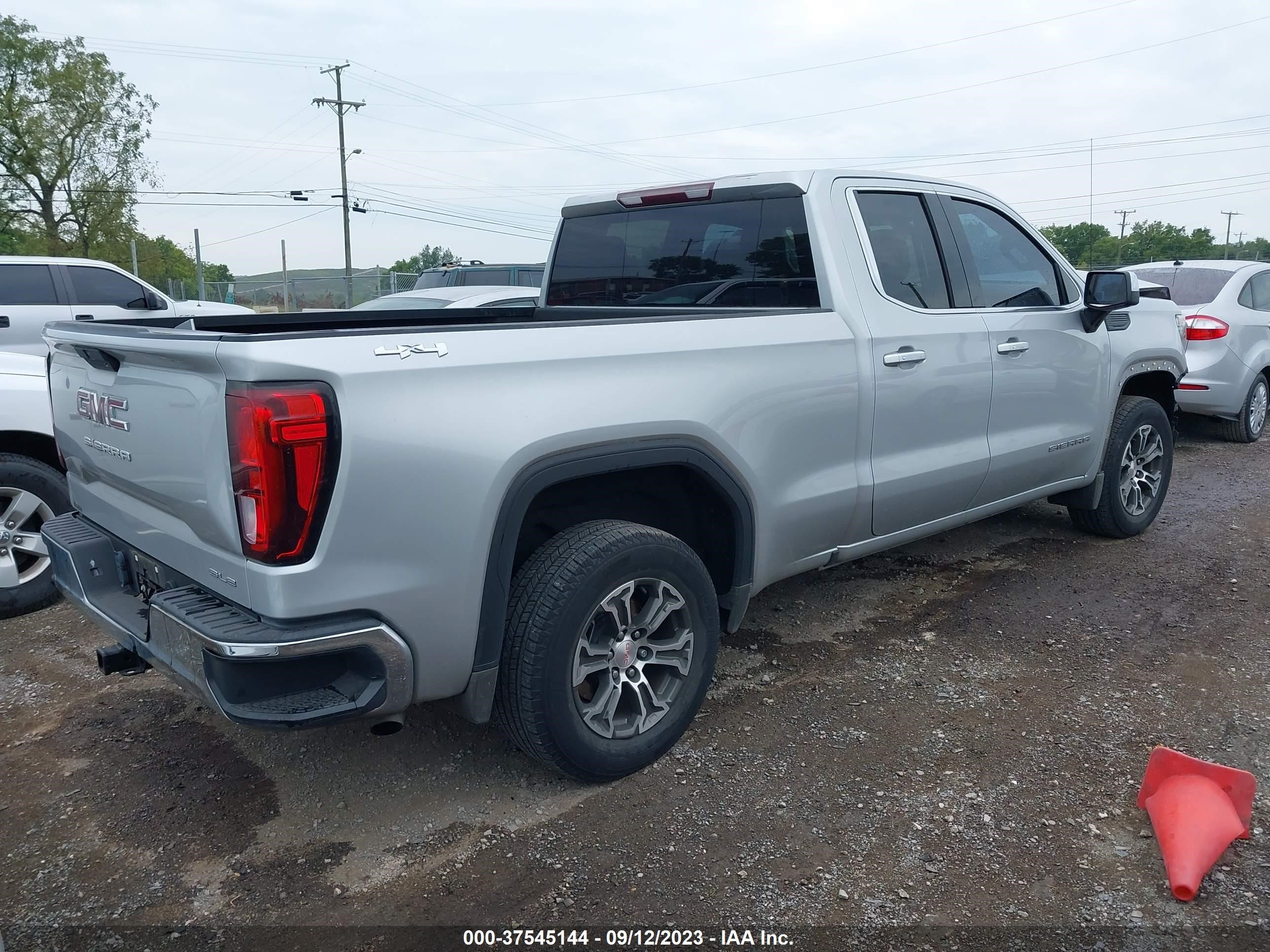 Photo 3 VIN: 1GTR9BEKXKZ266112 - GMC SIERRA 