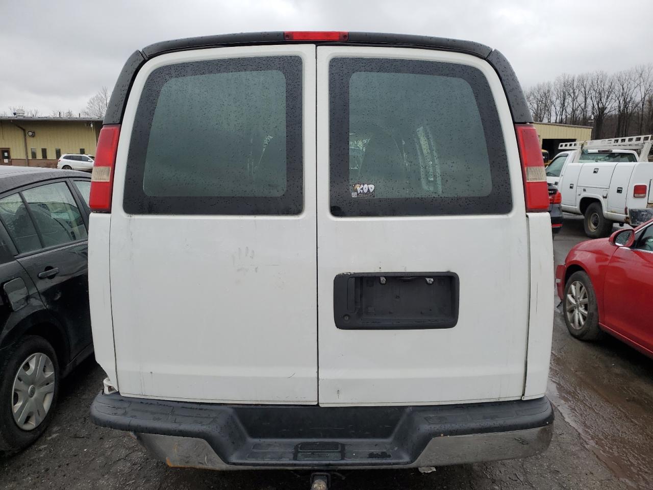 Photo 5 VIN: 1GTS7AF48B1125703 - GMC SAVANA 