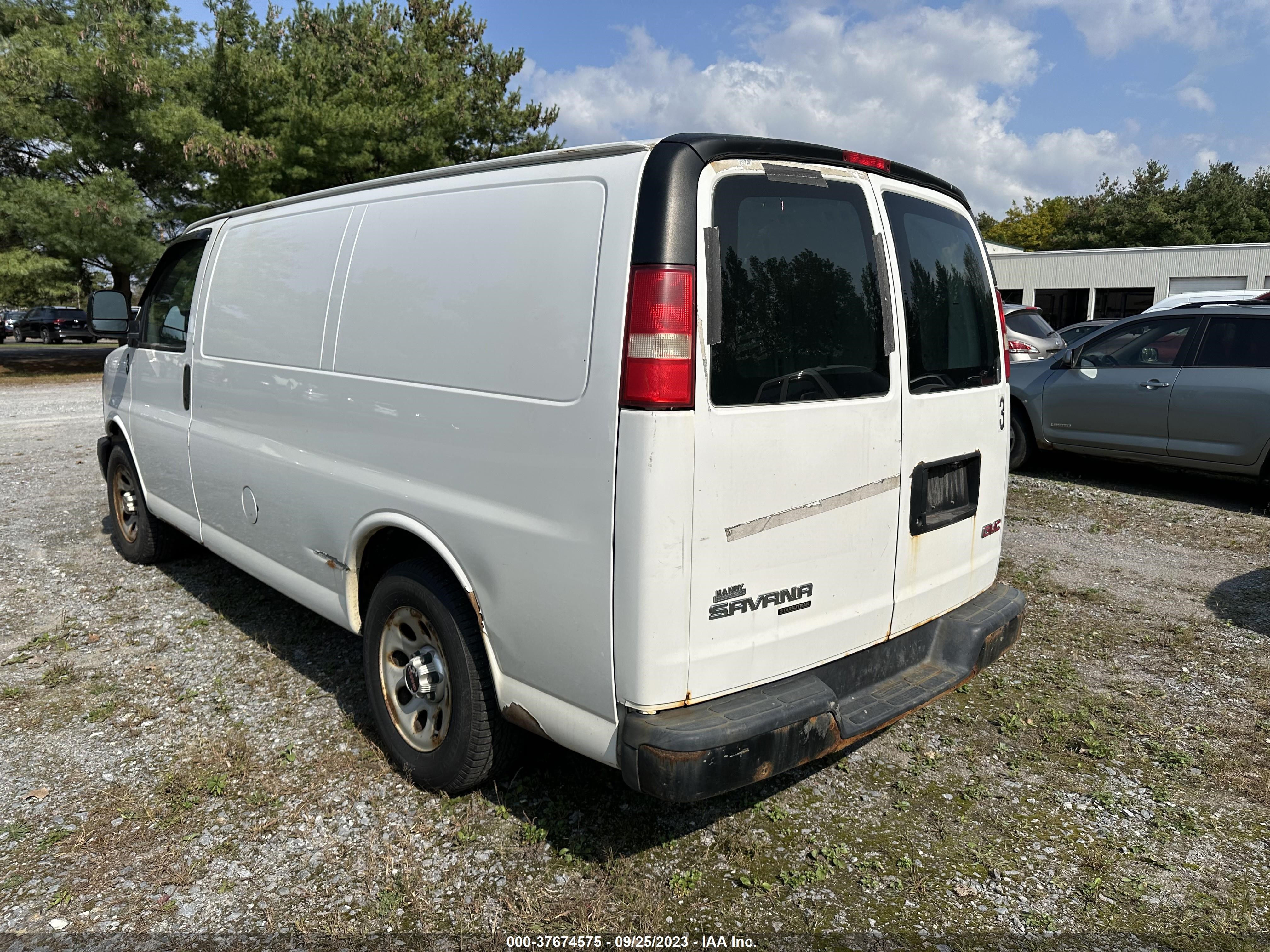 Photo 2 VIN: 1GTS7AFX6E1151280 - GMC SAVANA 