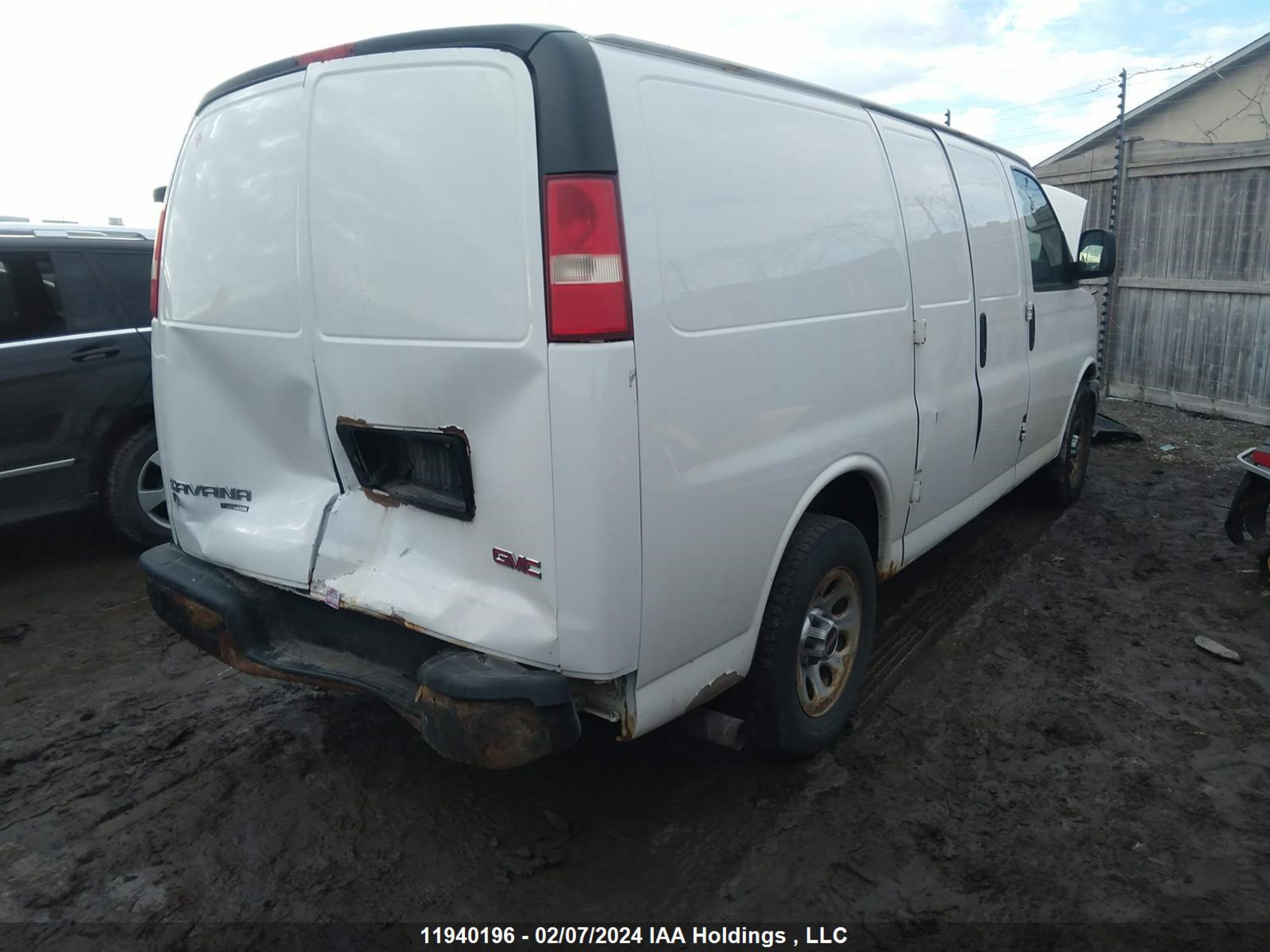 Photo 3 VIN: 1GTS7AFX8D1148203 - GMC SAVANA 