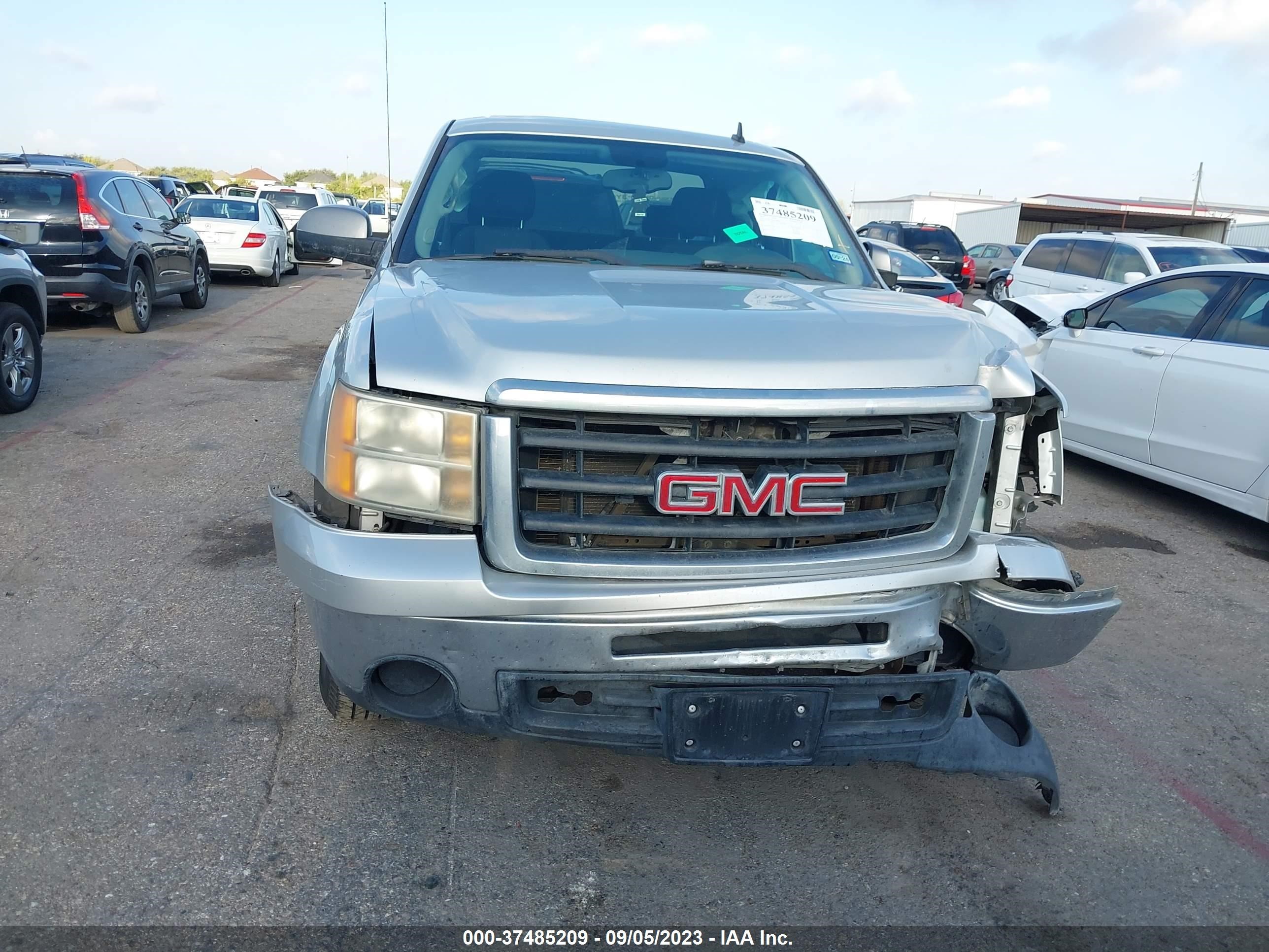 Photo 11 VIN: 1GTSCUEA2AZ250880 - GMC SIERRA 