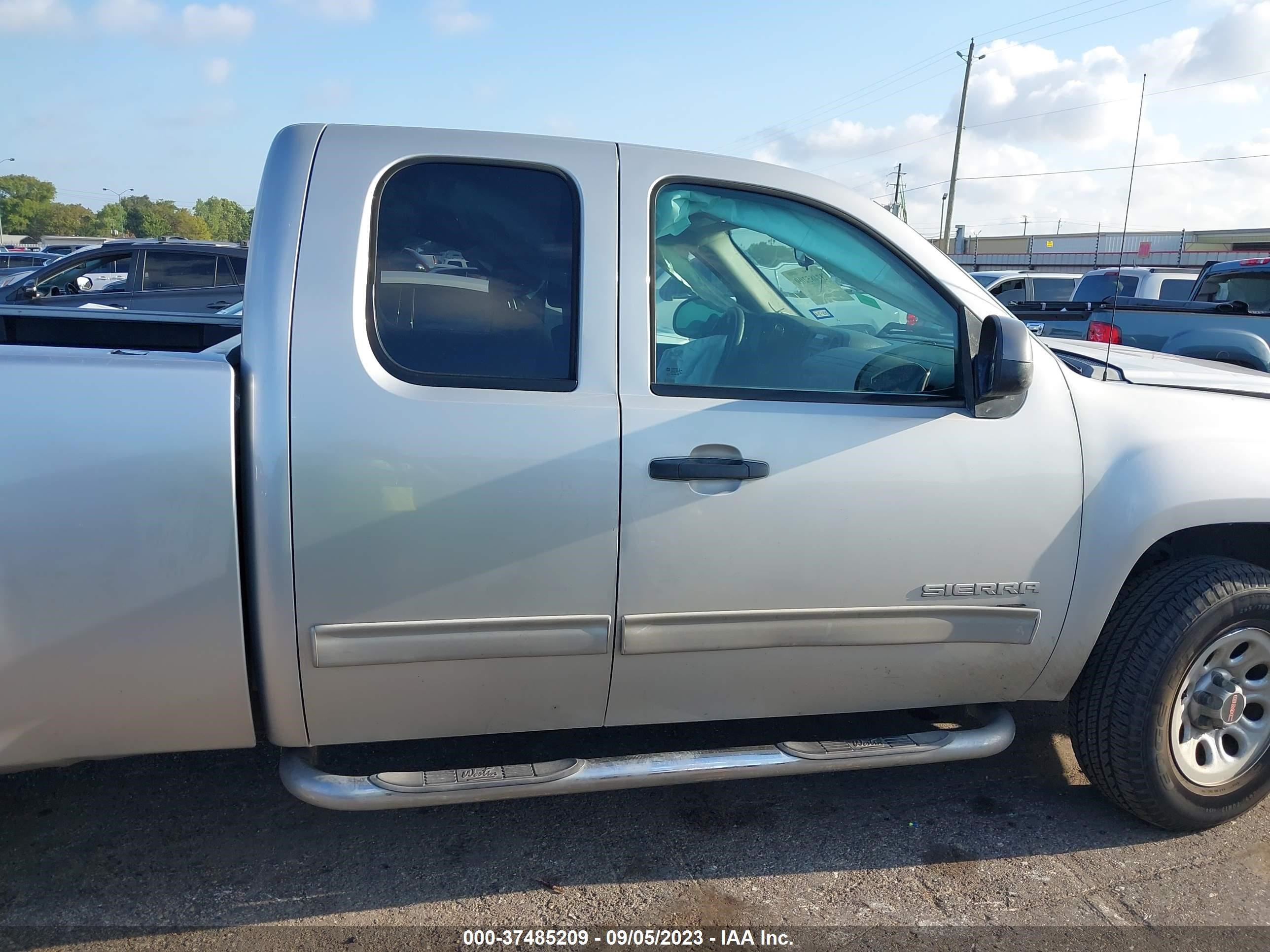 Photo 12 VIN: 1GTSCUEA2AZ250880 - GMC SIERRA 