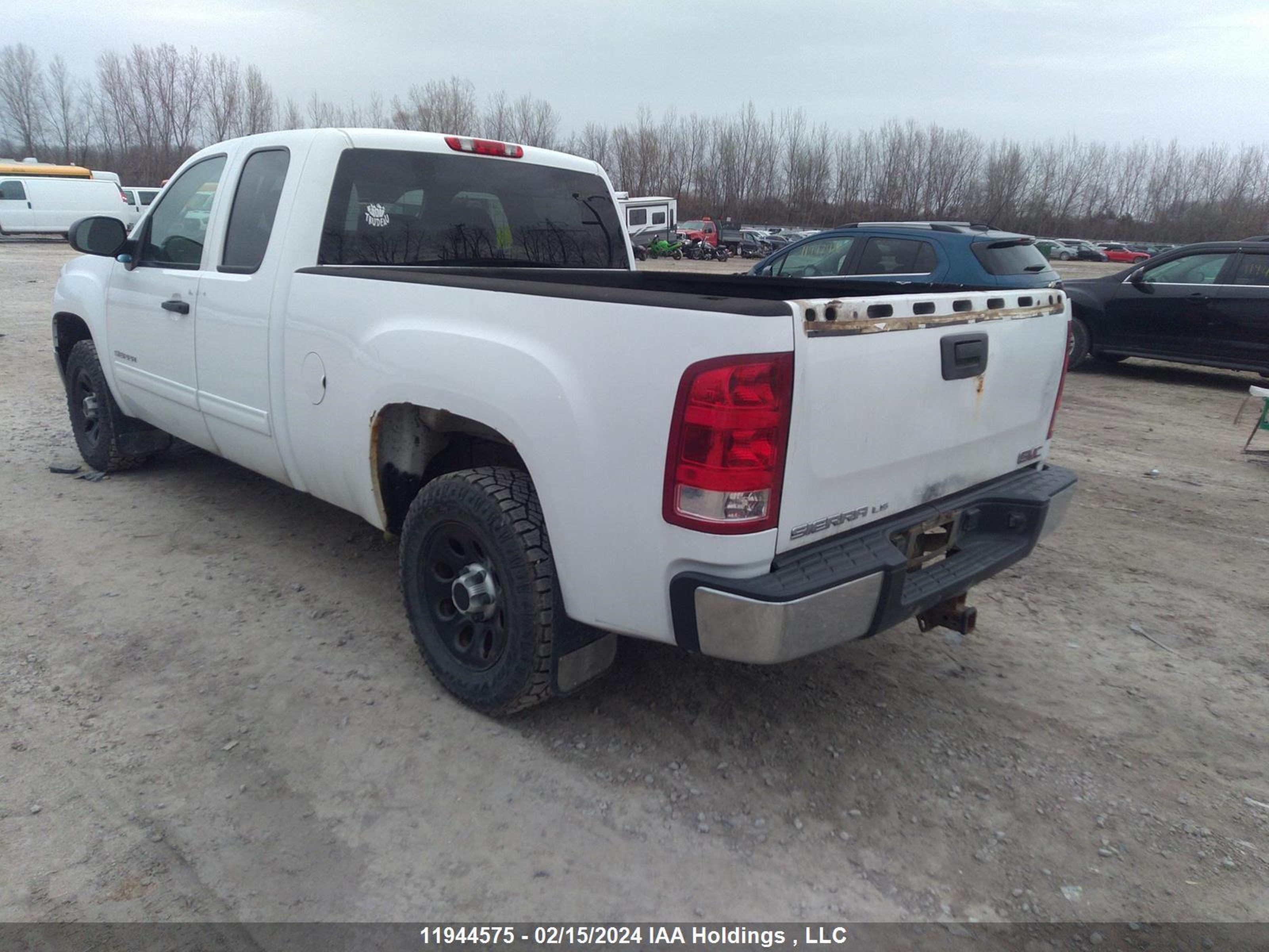 Photo 2 VIN: 1GTSCVE01AZ215342 - GMC SIERRA 