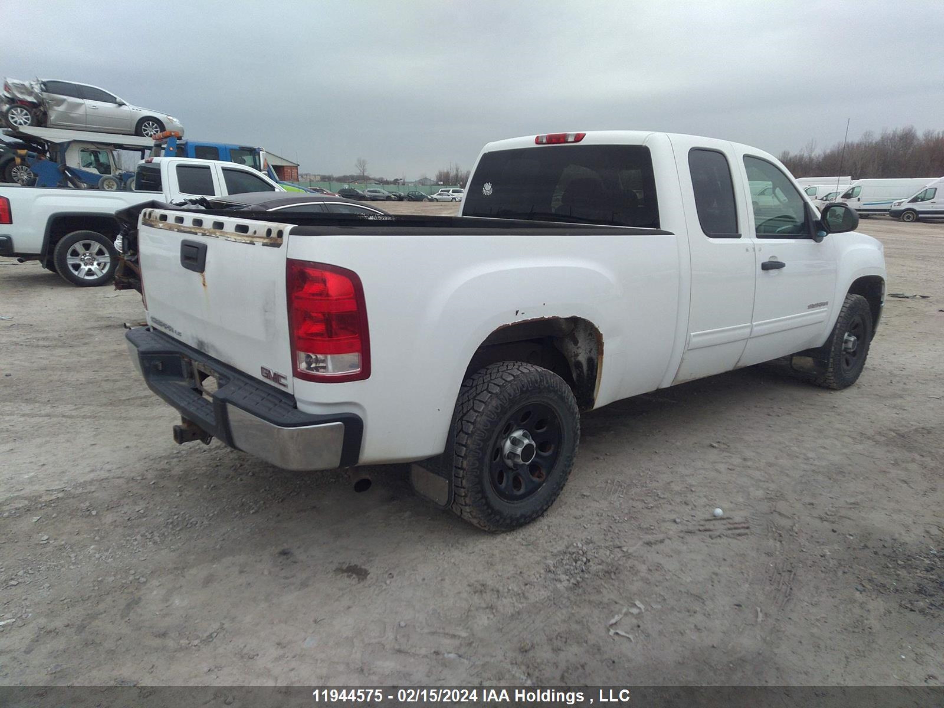 Photo 3 VIN: 1GTSCVE01AZ215342 - GMC SIERRA 