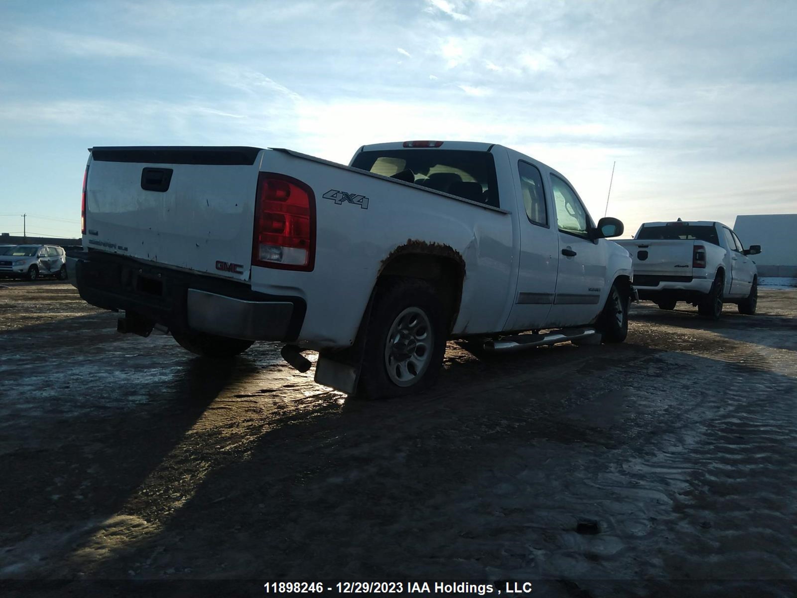 Photo 3 VIN: 1GTSKVE30AZ115181 - GMC SIERRA 