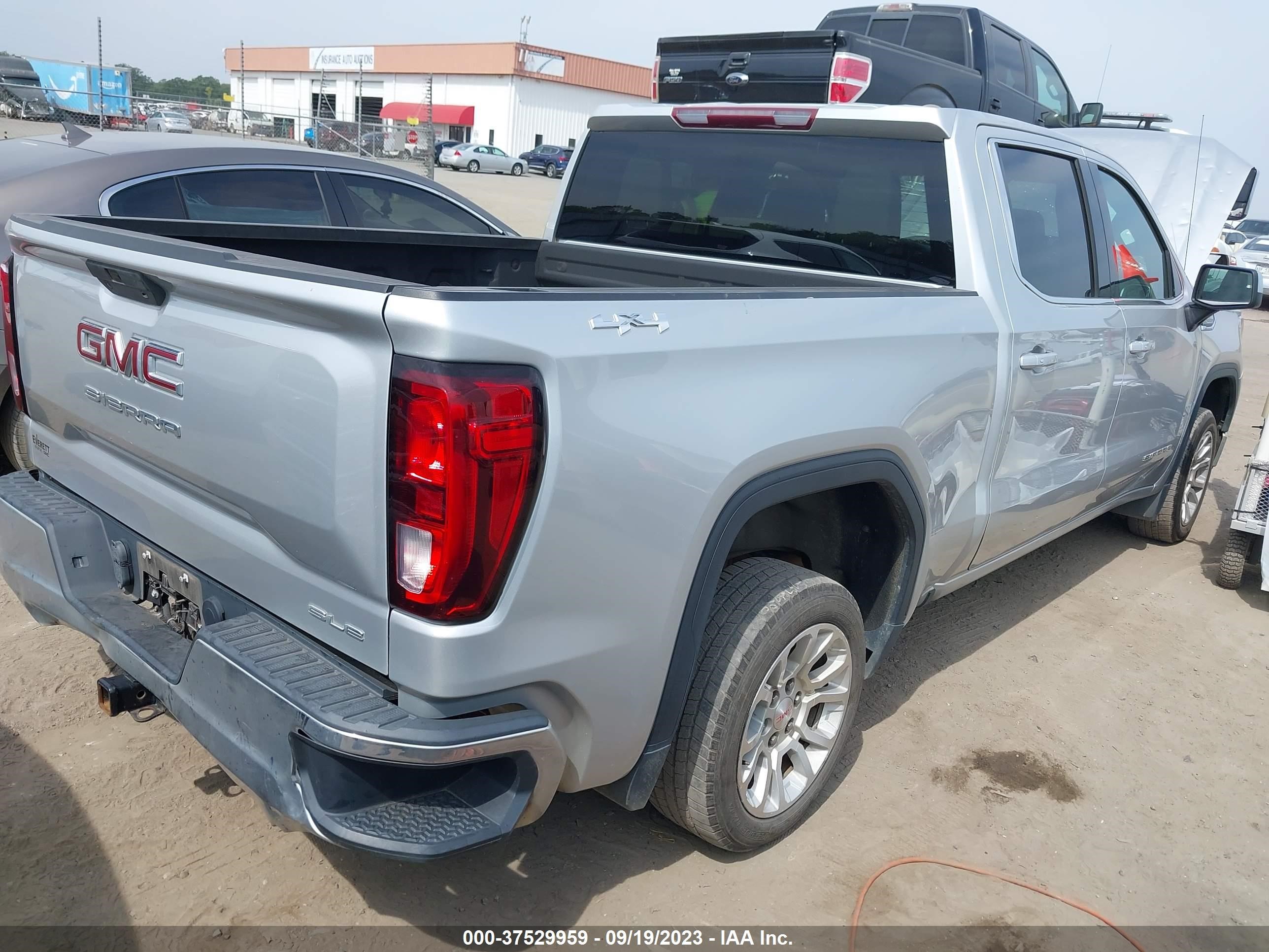 Photo 3 VIN: 1GTU9BED6KZ422982 - GMC SIERRA 