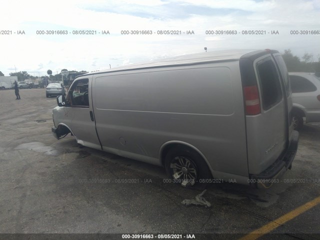 Photo 2 VIN: 1GTUGADX8A1123437 - GMC SAVANA CARGO VAN 