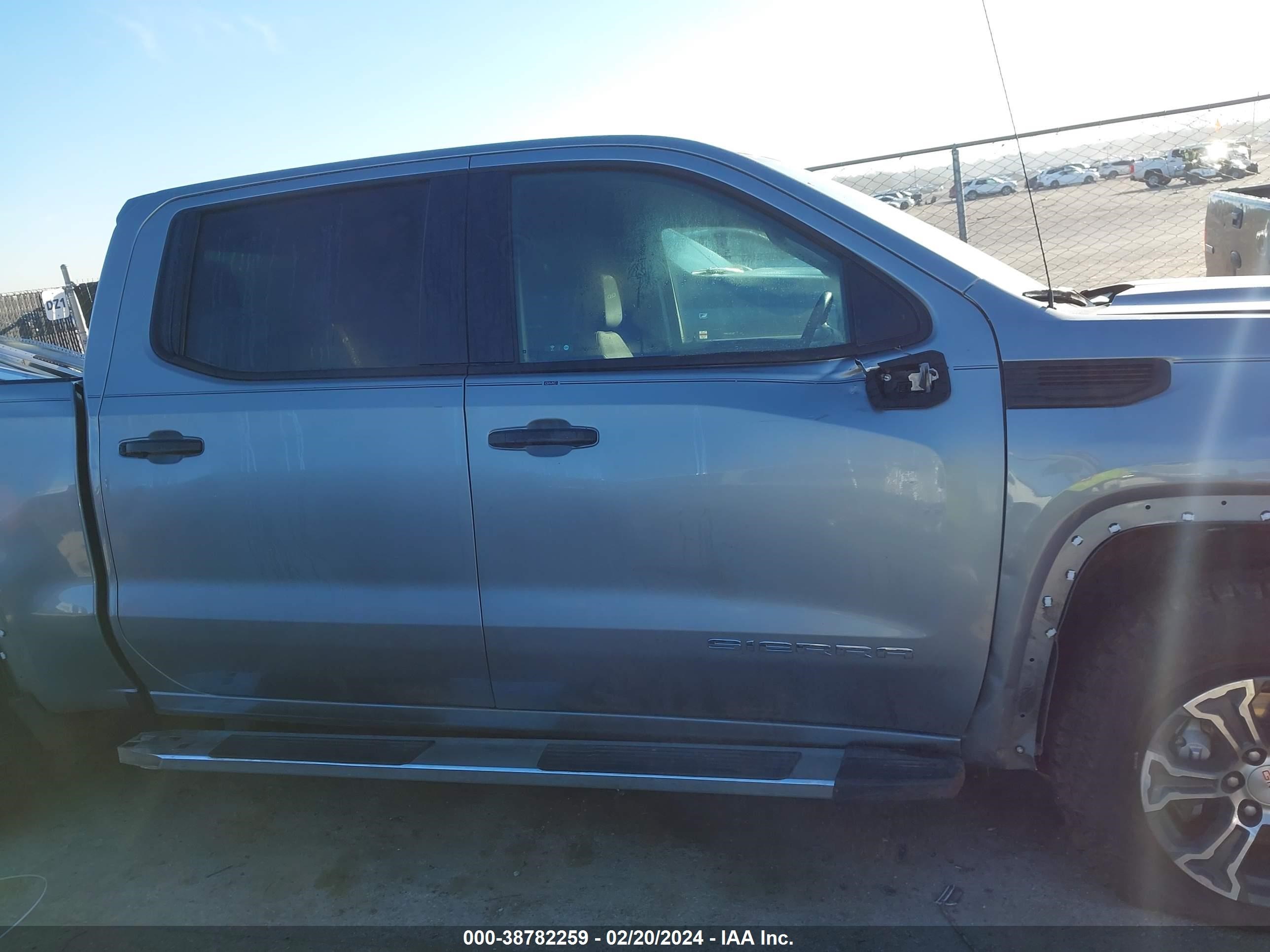 Photo 12 VIN: 1GTUUAED3RZ141872 - GMC SIERRA 