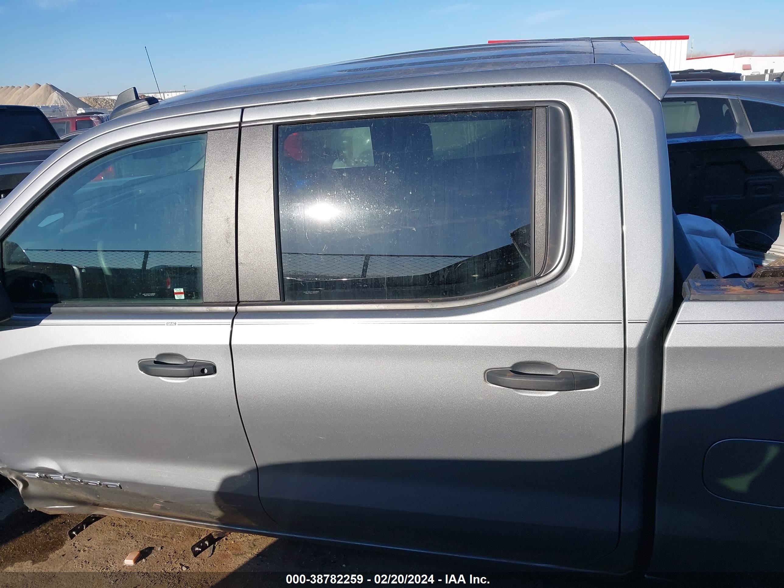 Photo 13 VIN: 1GTUUAED3RZ141872 - GMC SIERRA 