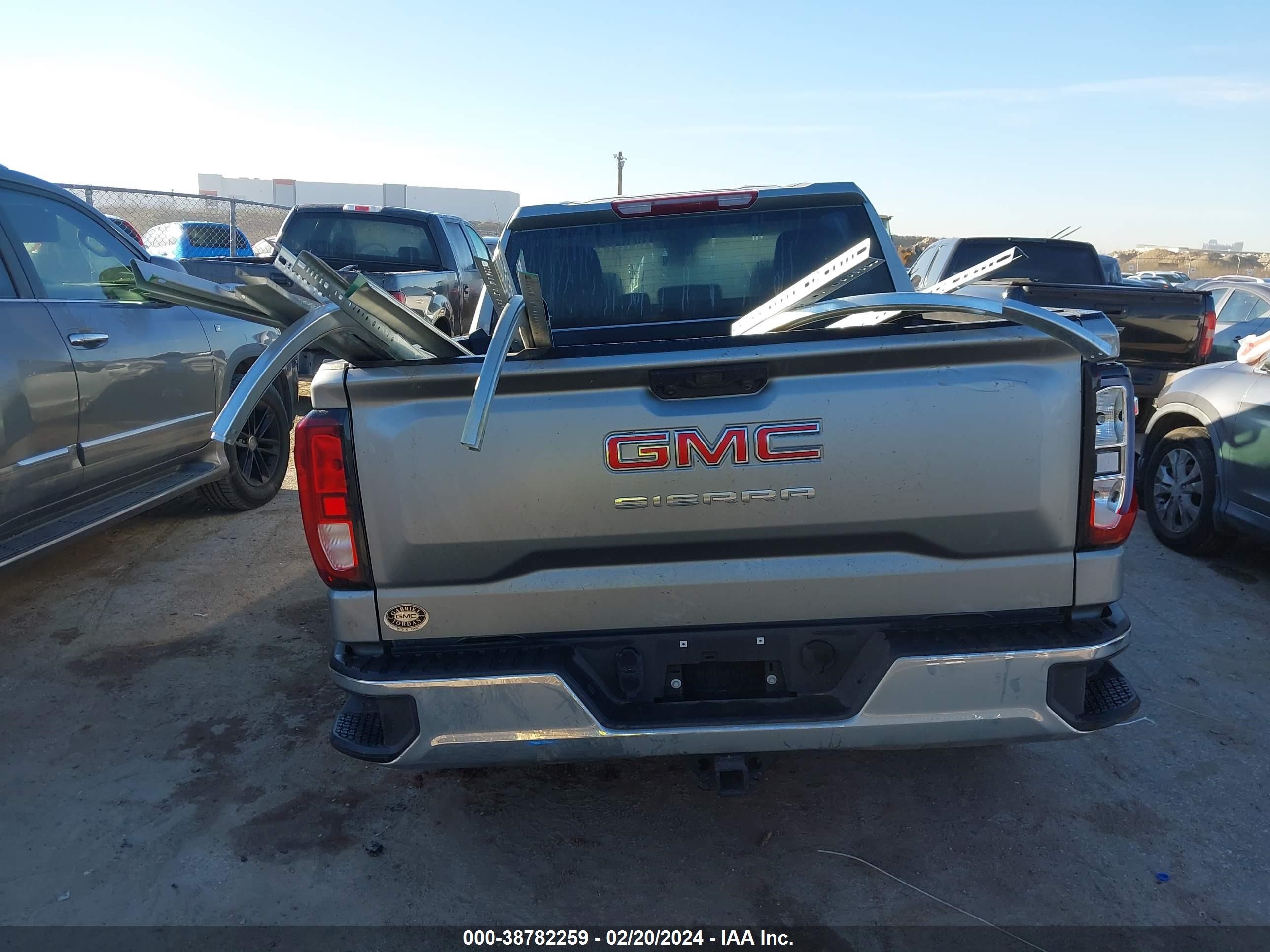 Photo 15 VIN: 1GTUUAED3RZ141872 - GMC SIERRA 