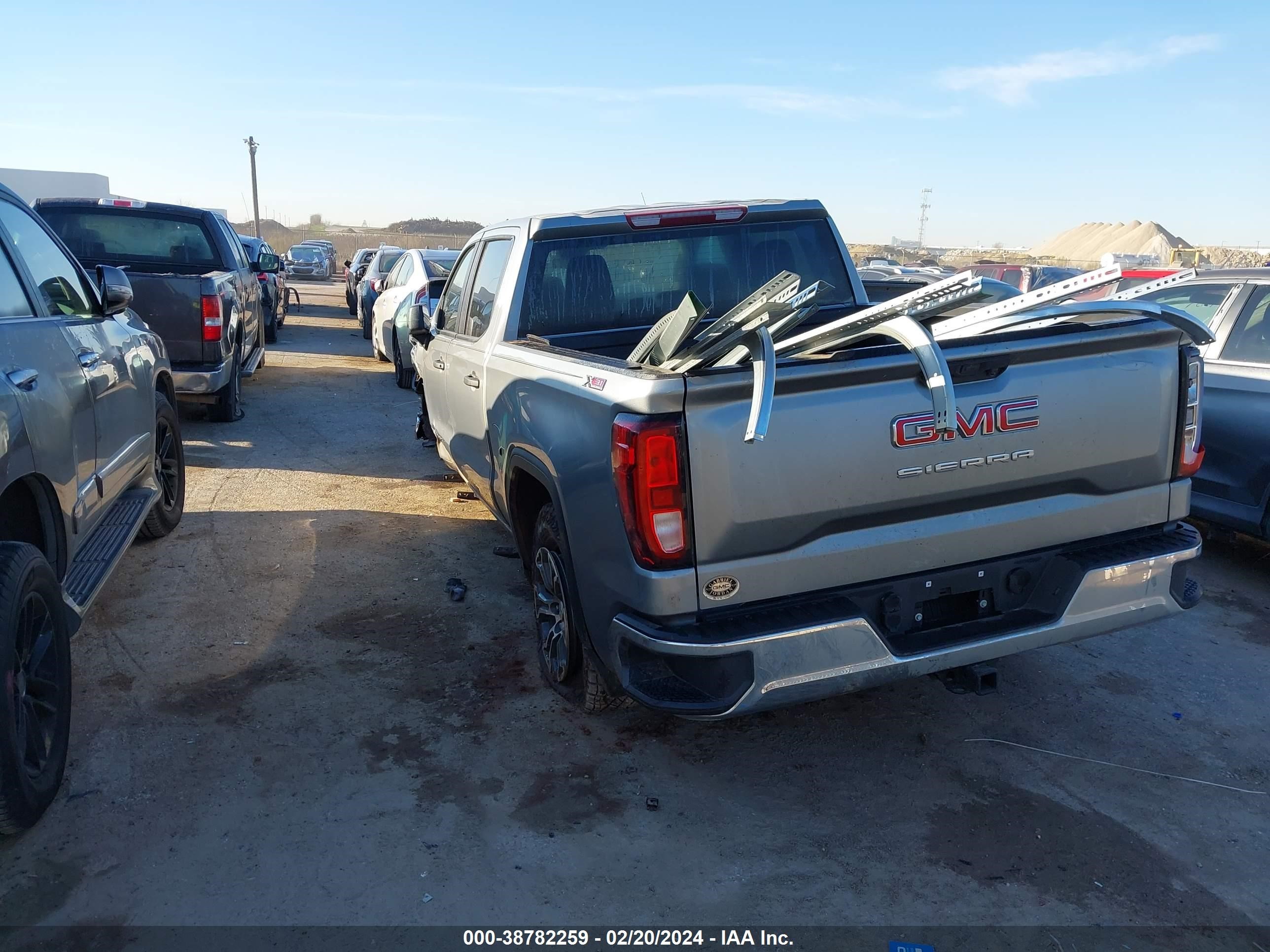 Photo 2 VIN: 1GTUUAED3RZ141872 - GMC SIERRA 