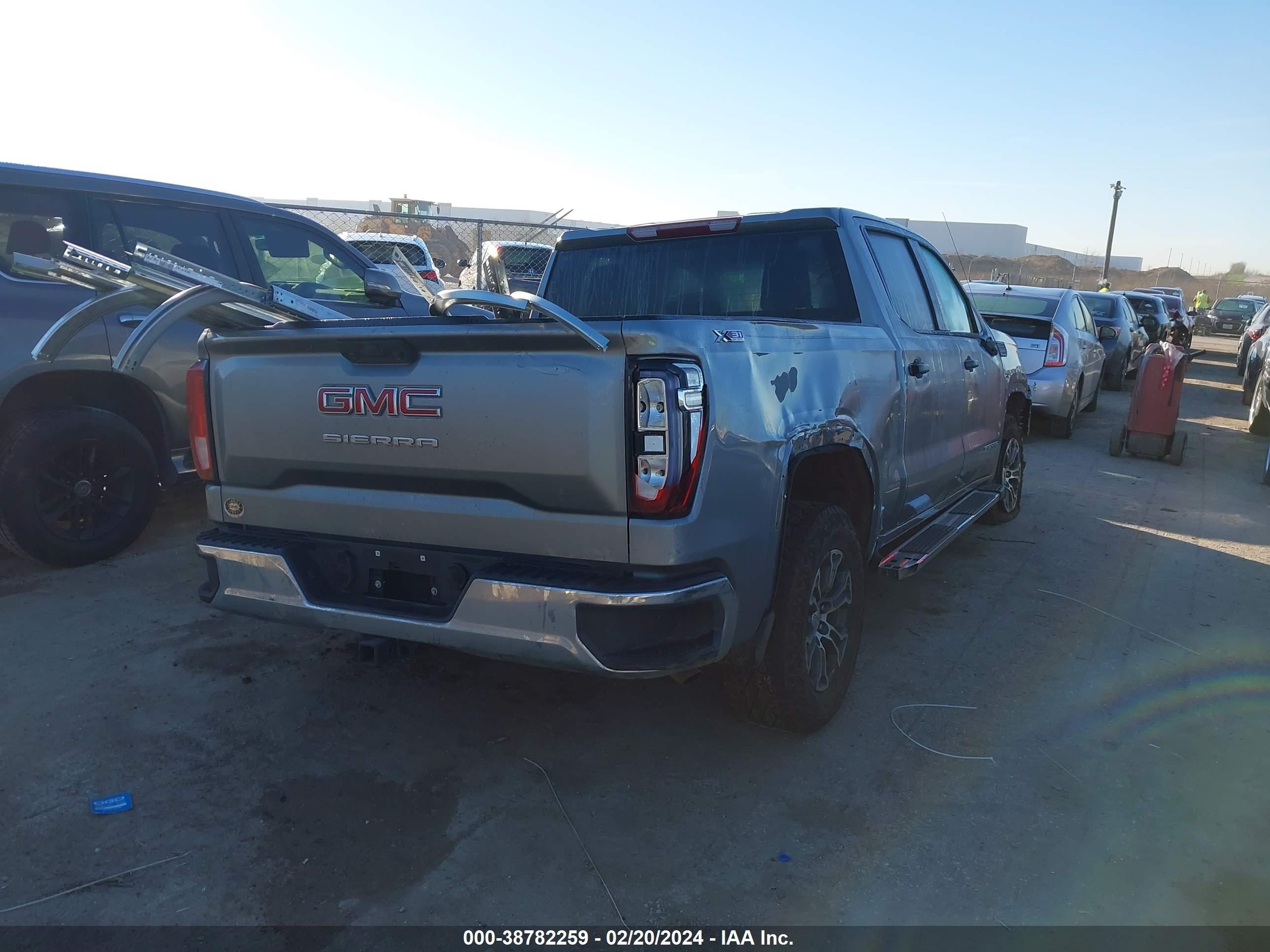 Photo 3 VIN: 1GTUUAED3RZ141872 - GMC SIERRA 