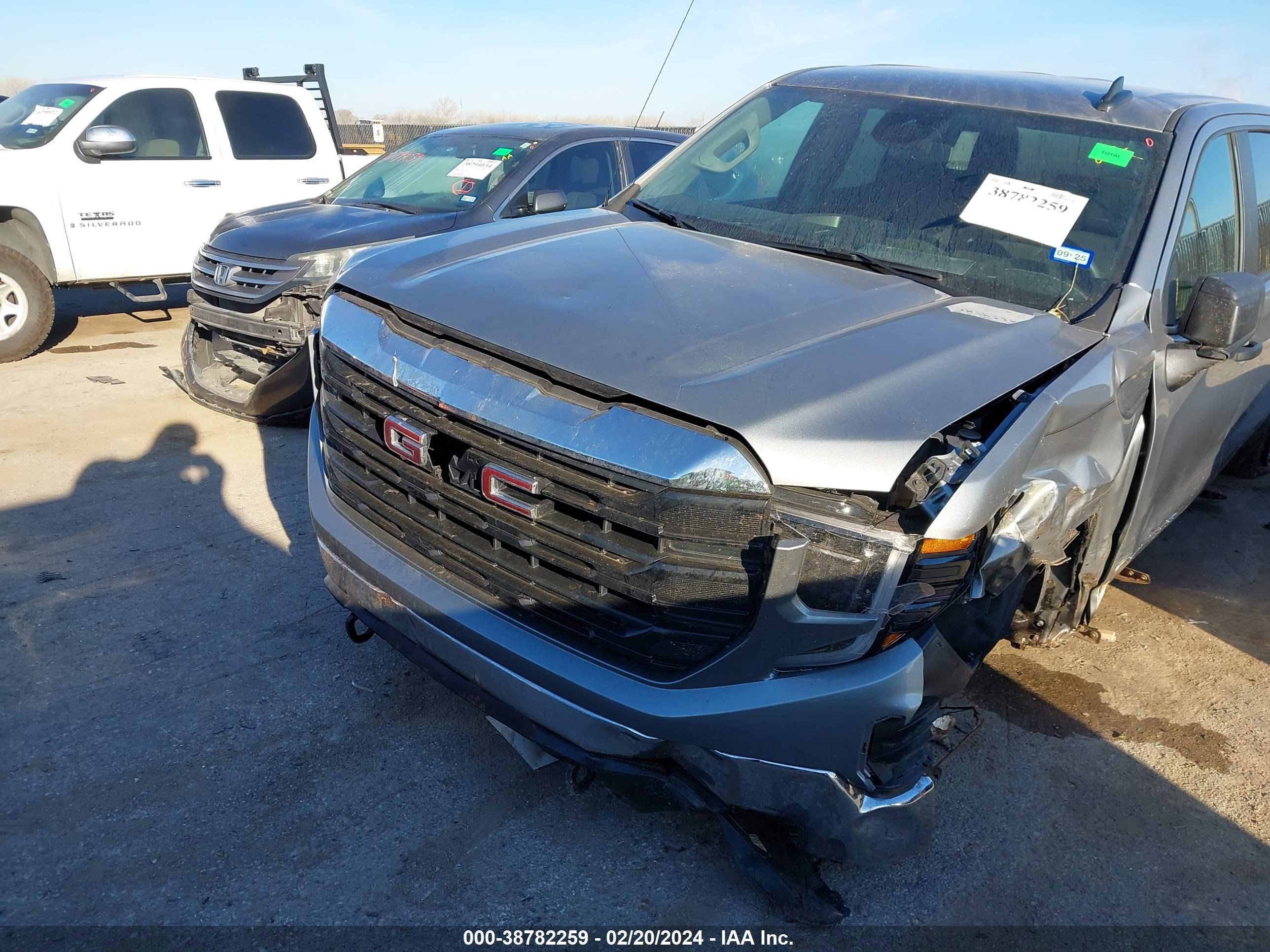 Photo 5 VIN: 1GTUUAED3RZ141872 - GMC SIERRA 