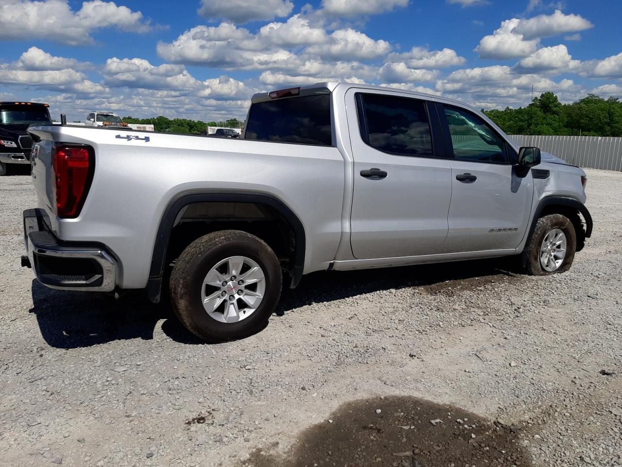 Photo 2 VIN: 1GTUUAED5NZ563541 - GMC SIERRA 