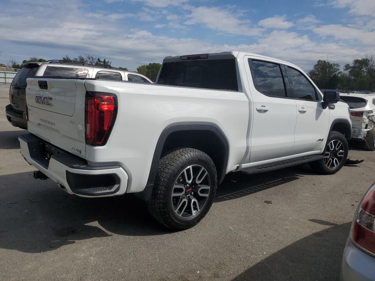 Photo 2 VIN: 1GTUUEET2NZ520323 - GMC SIERRA 