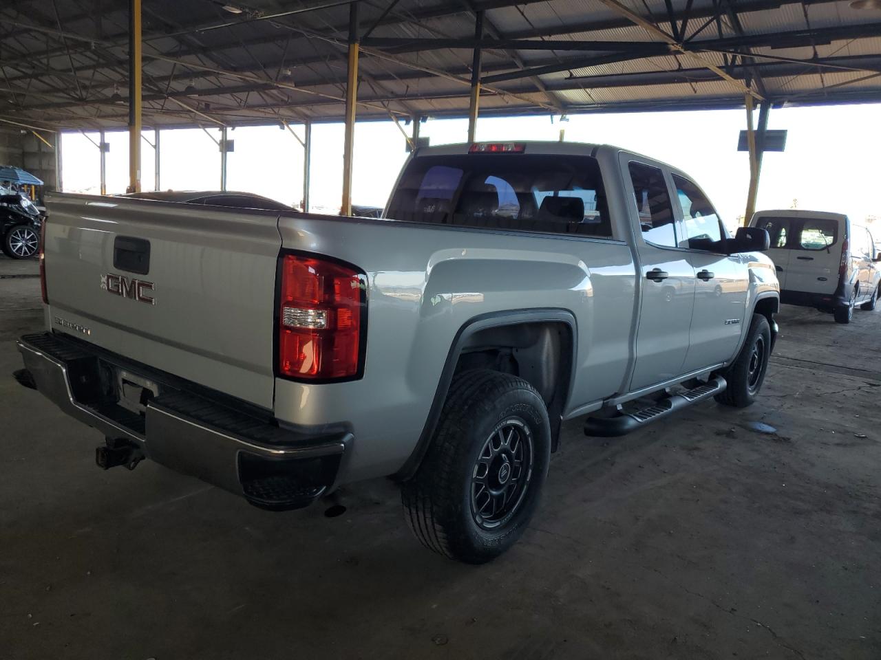 Photo 2 VIN: 1GTV2LEC2JZ344396 - GMC SIERRA 