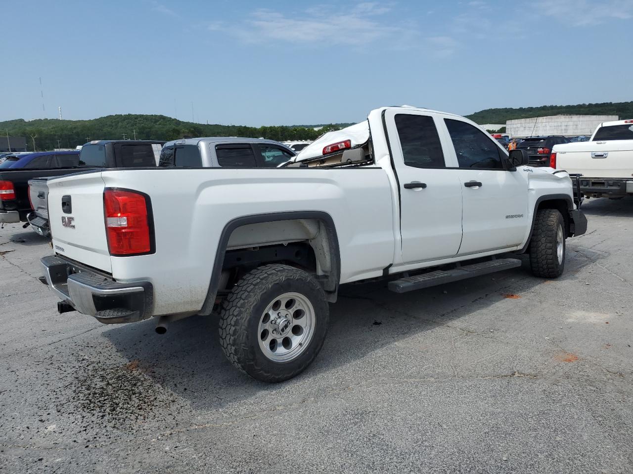 Photo 2 VIN: 1GTV2LEC3HZ268973 - GMC SIERRA 