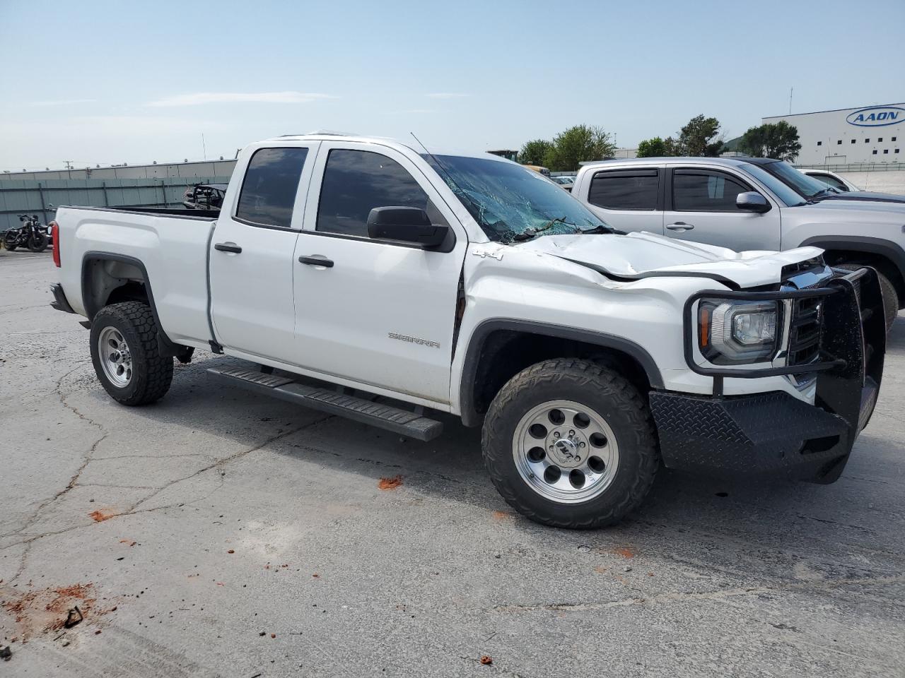 Photo 3 VIN: 1GTV2LEC3HZ268973 - GMC SIERRA 