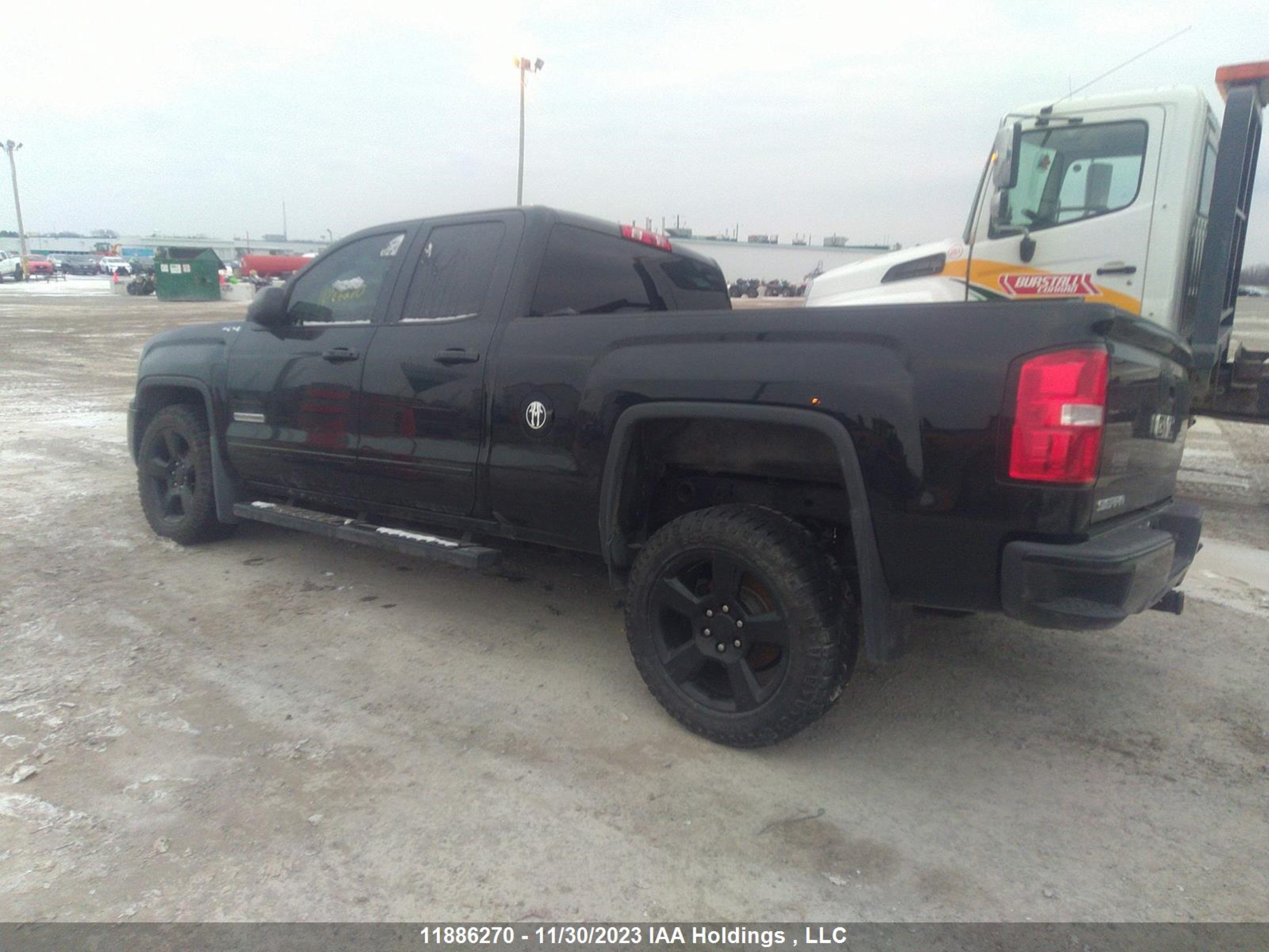 Photo 2 VIN: 1GTV2LEC3JZ204180 - GMC SIERRA 