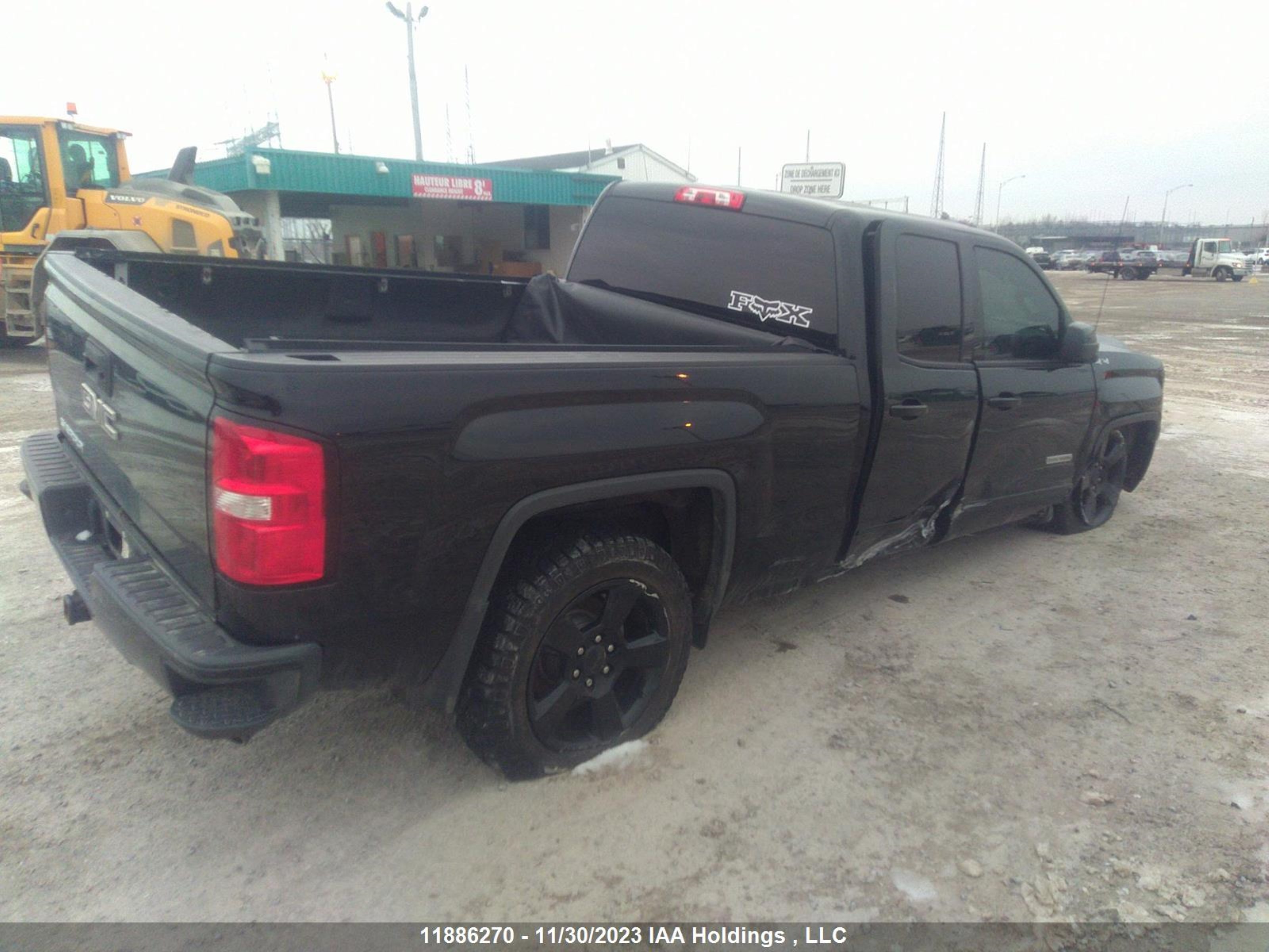 Photo 3 VIN: 1GTV2LEC3JZ204180 - GMC SIERRA 