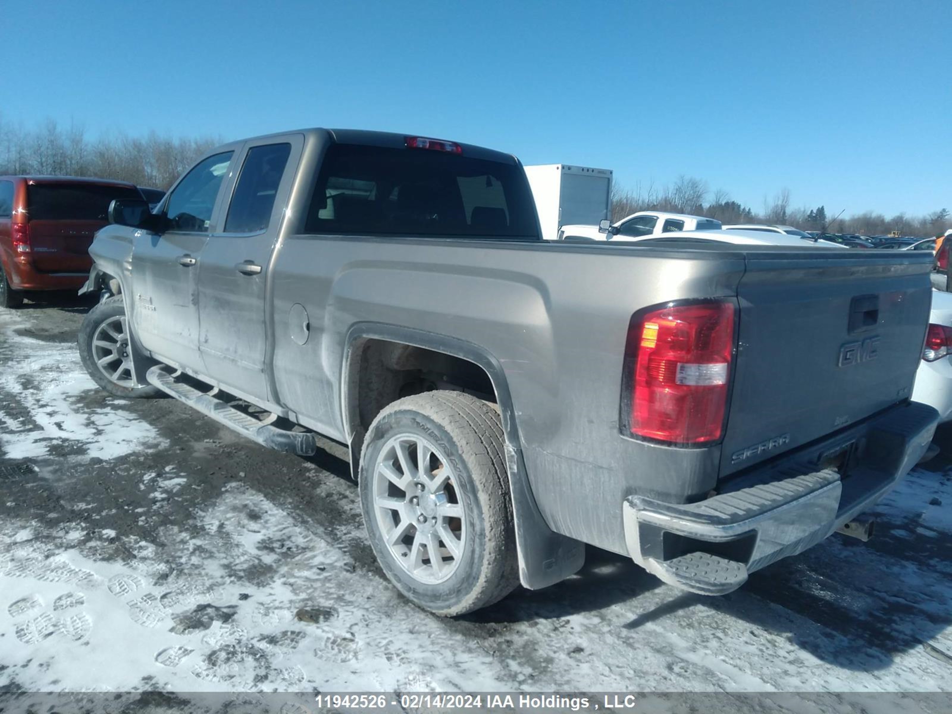 Photo 2 VIN: 1GTV2MEC2HZ250311 - GMC SIERRA 