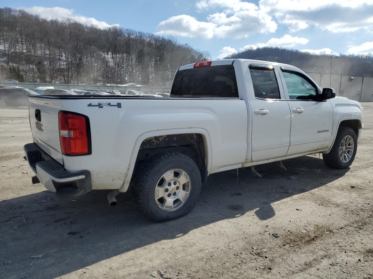 Photo 2 VIN: 1GTV2TEC0FZ415389 - GMC SIERRA 