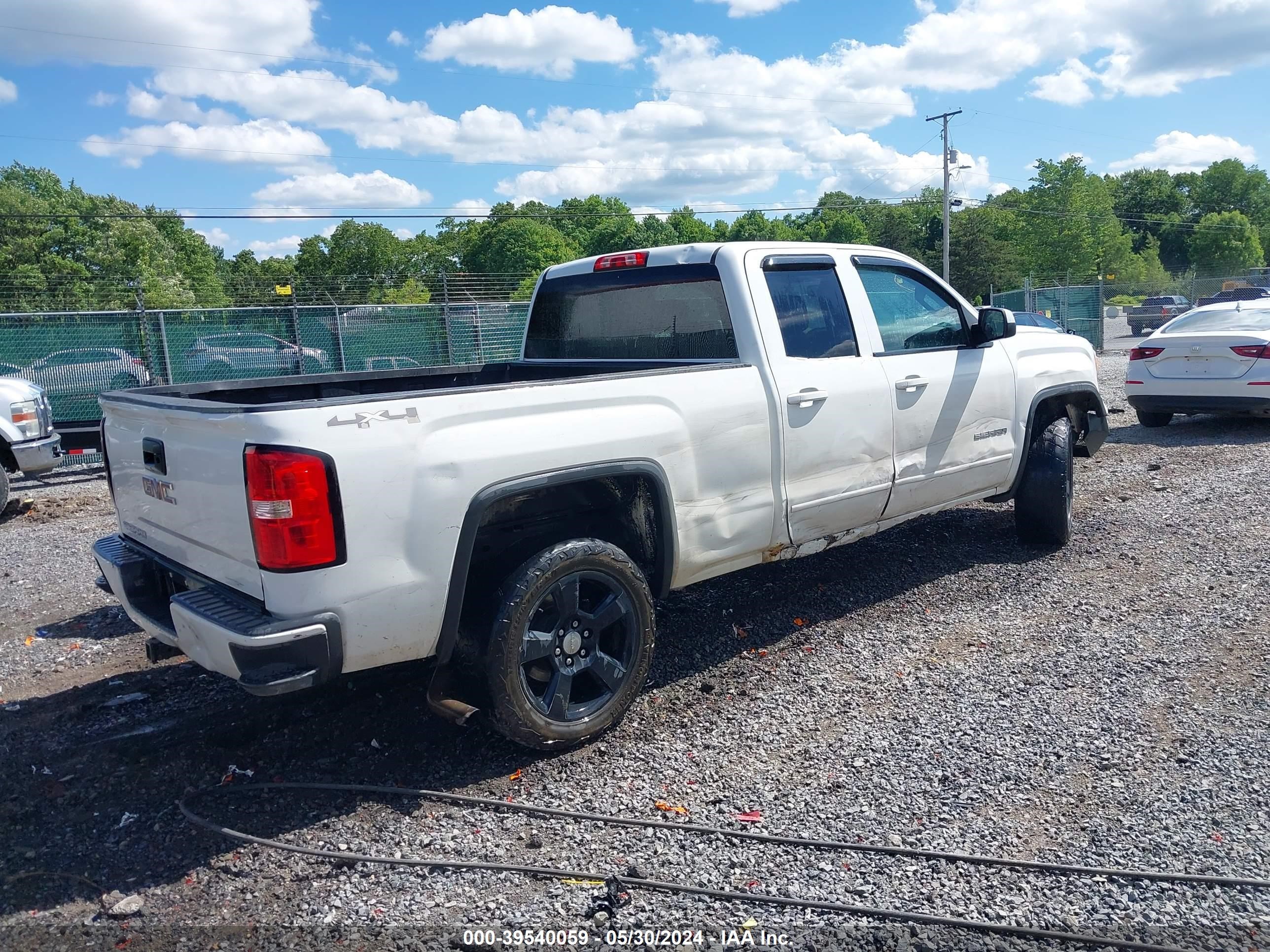 Photo 3 VIN: 1GTV2TEC1FZ361584 - GMC SIERRA 