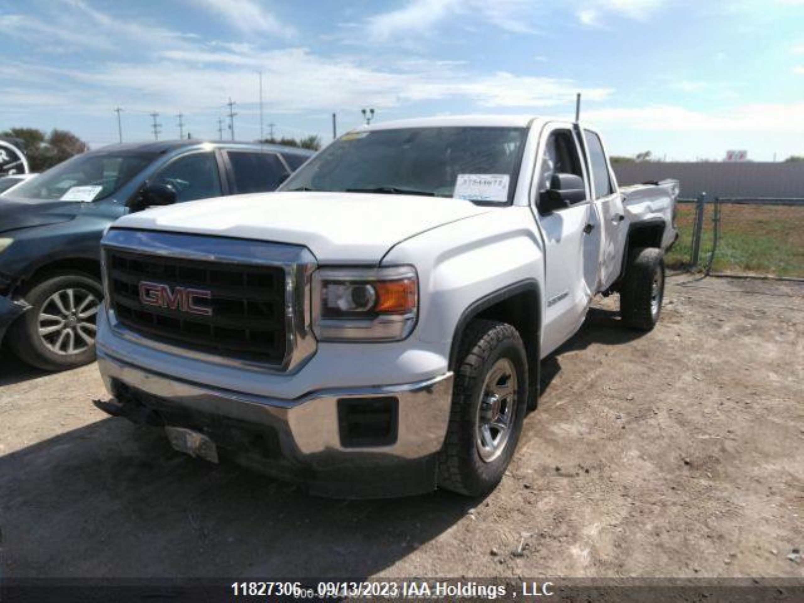 Photo 2 VIN: 1GTV2TEC8EZ129126 - GMC SIERRA 