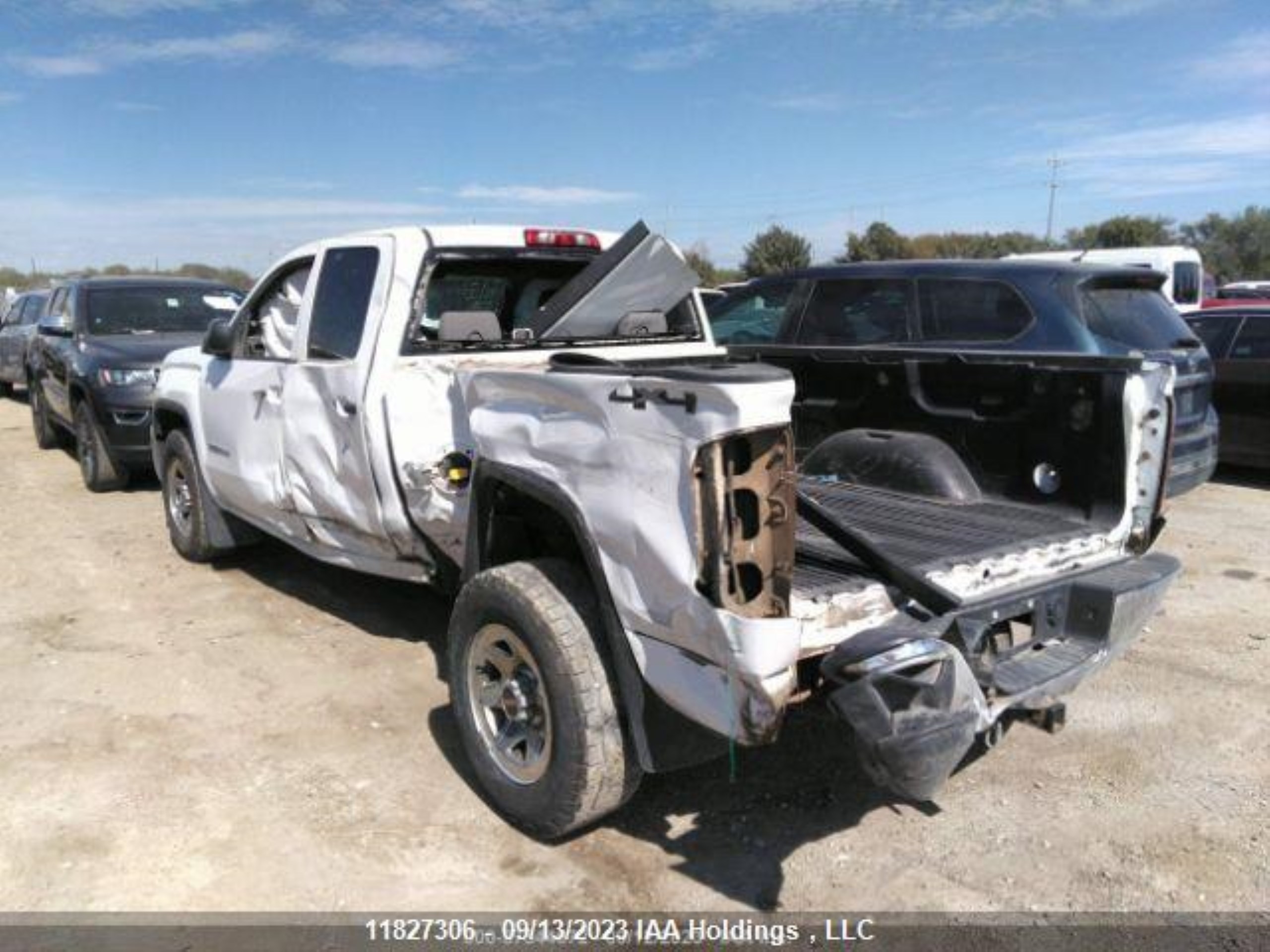 Photo 3 VIN: 1GTV2TEC8EZ129126 - GMC SIERRA 