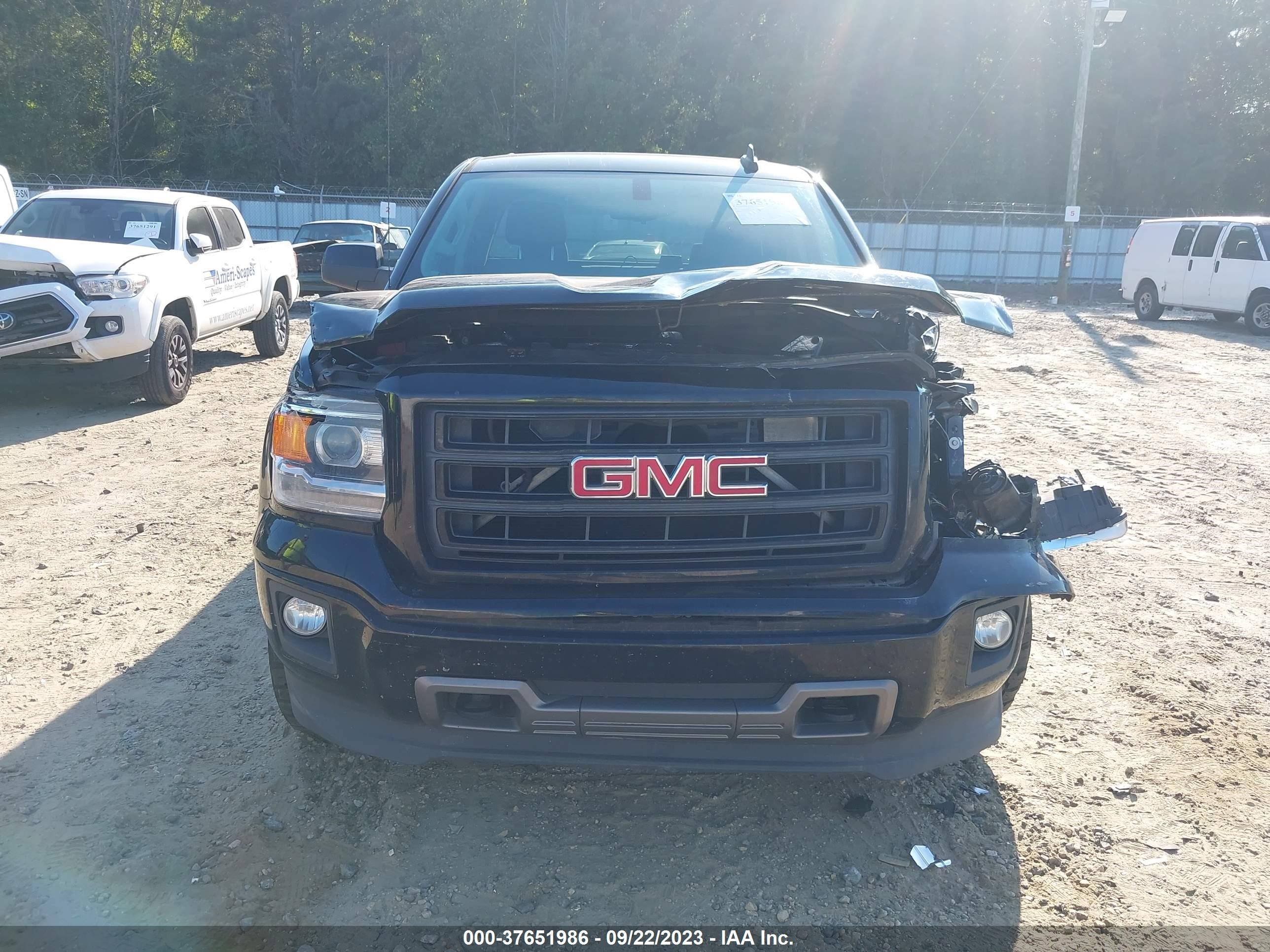 Photo 11 VIN: 1GTV2TEC8FZ415799 - GMC SIERRA 