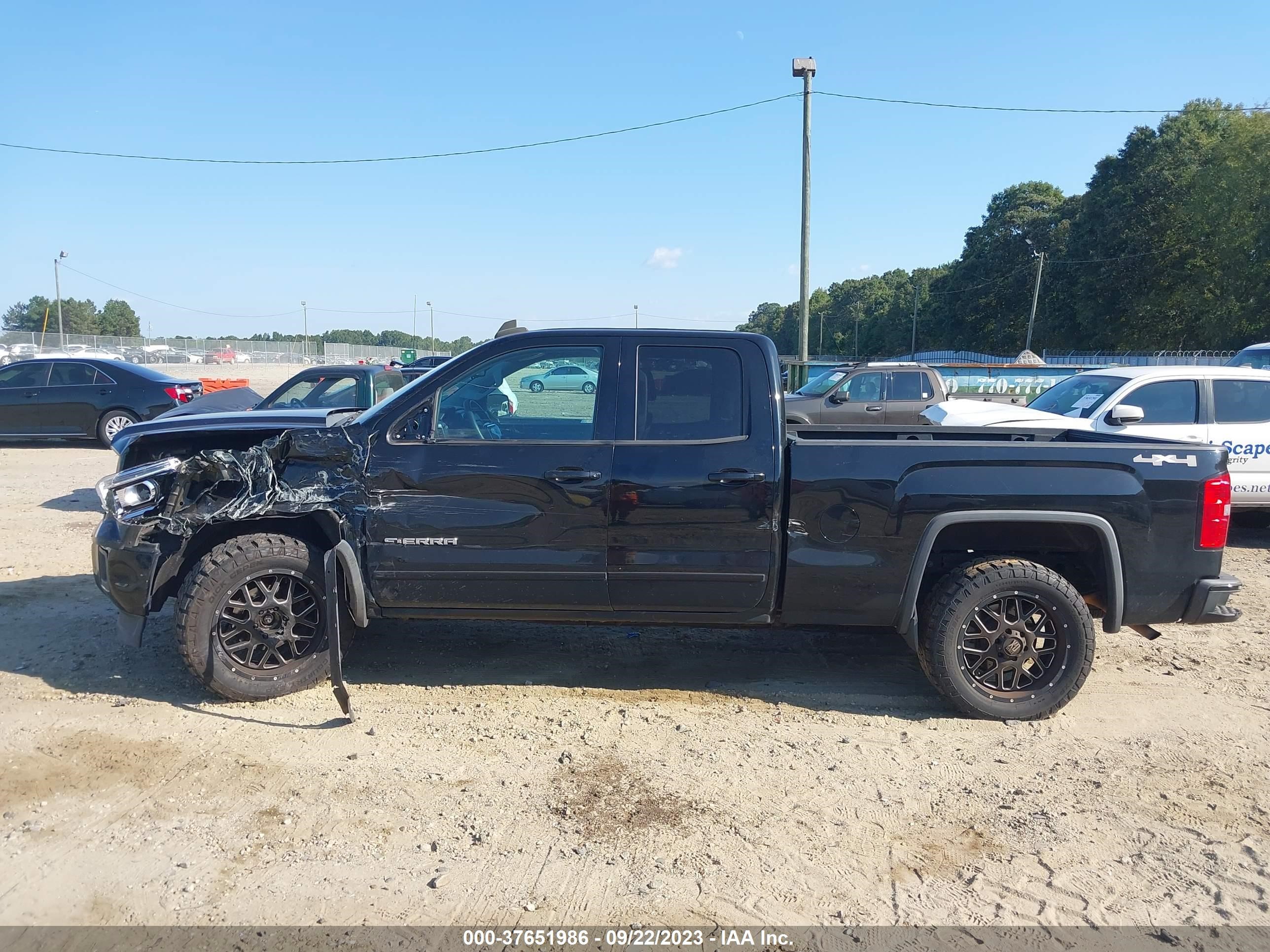 Photo 13 VIN: 1GTV2TEC8FZ415799 - GMC SIERRA 