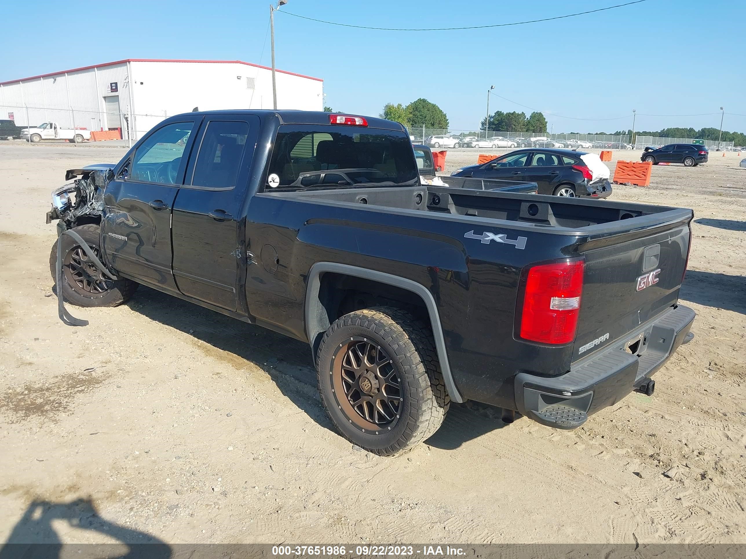 Photo 2 VIN: 1GTV2TEC8FZ415799 - GMC SIERRA 