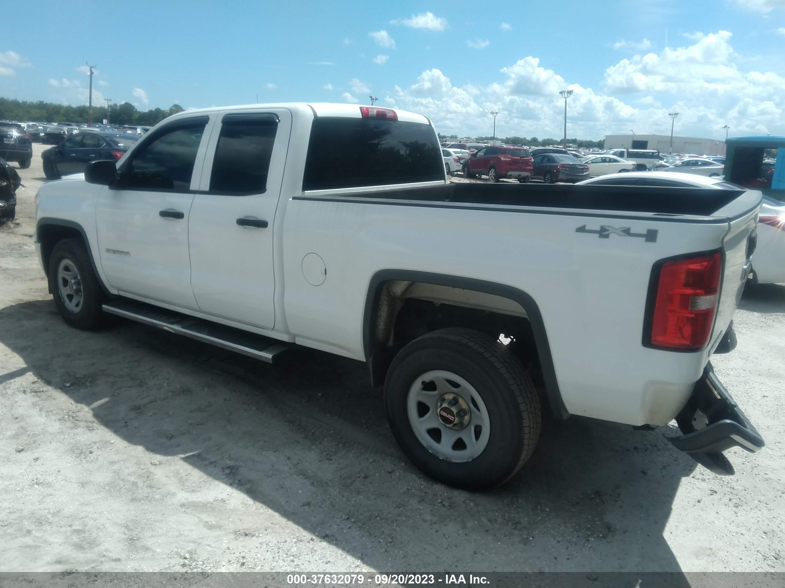 Photo 2 VIN: 1GTV2TEH2EZ302635 - GMC SIERRA 