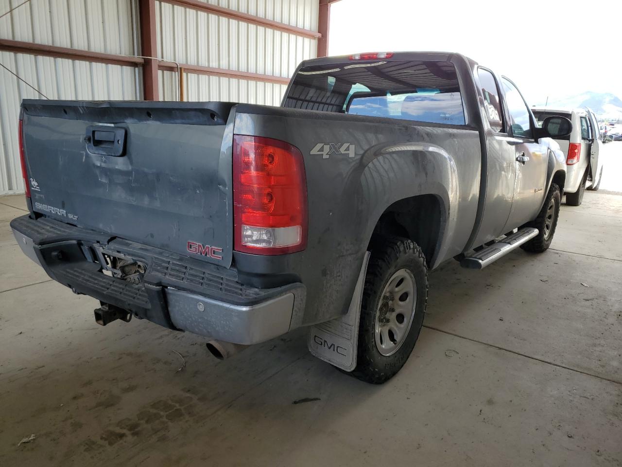 Photo 2 VIN: 1GTV2WE28BZ346891 - GMC SIERRA 