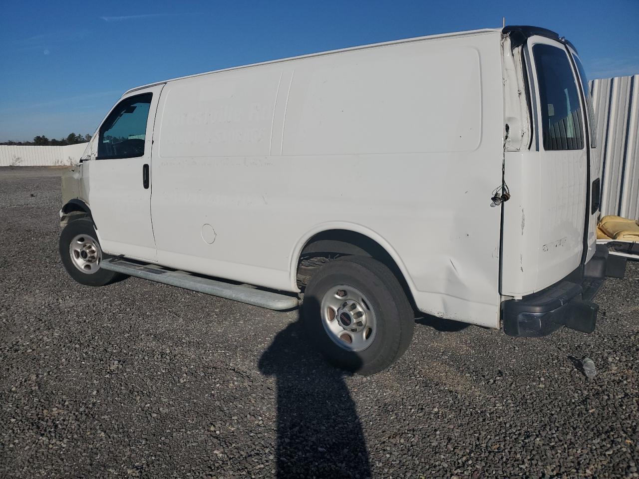 Photo 1 VIN: 1GTW7AF73M1212570 - GMC SAVANA 