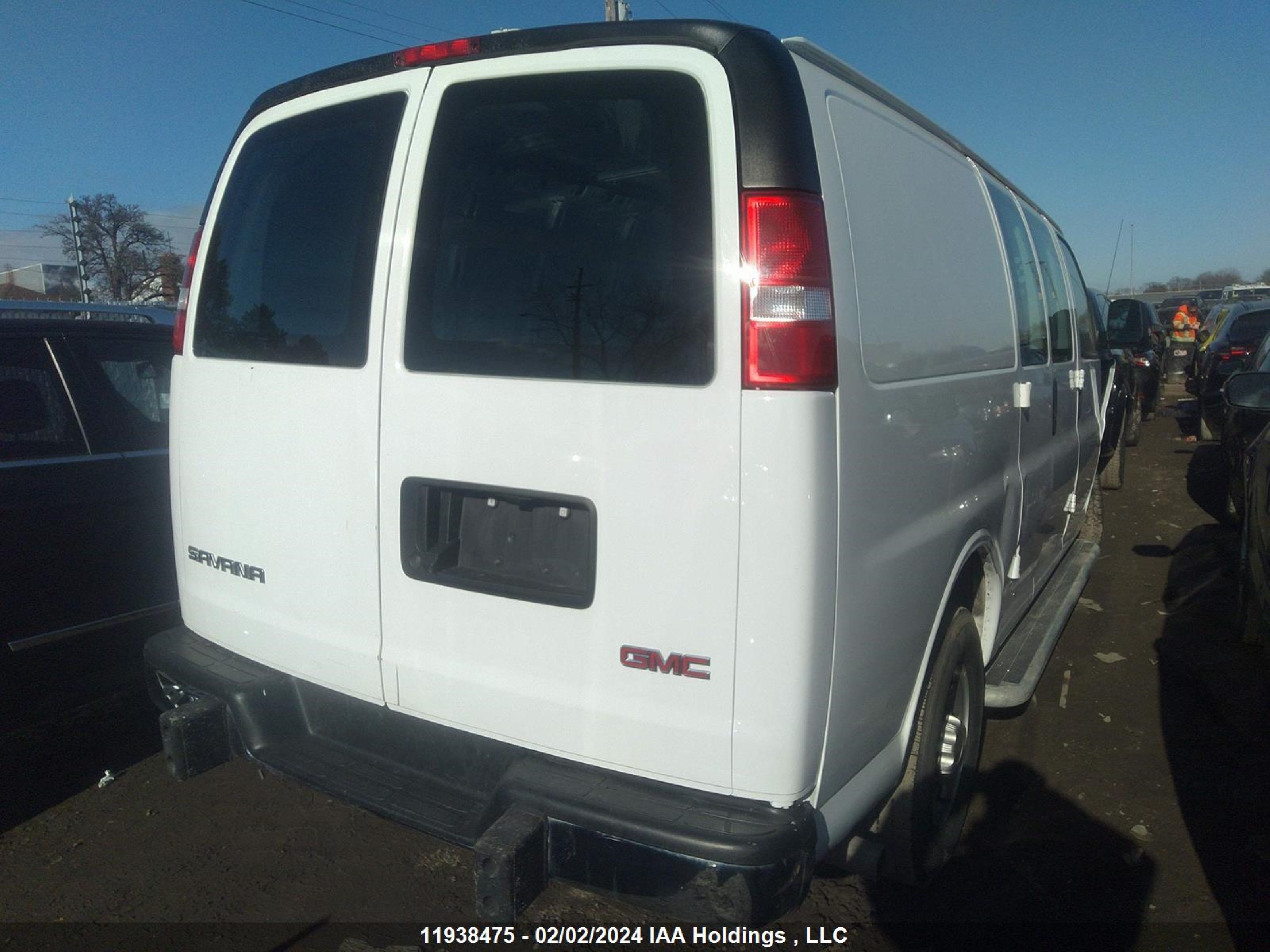 Photo 3 VIN: 1GTW7AF77N1175038 - GMC SAVANA 