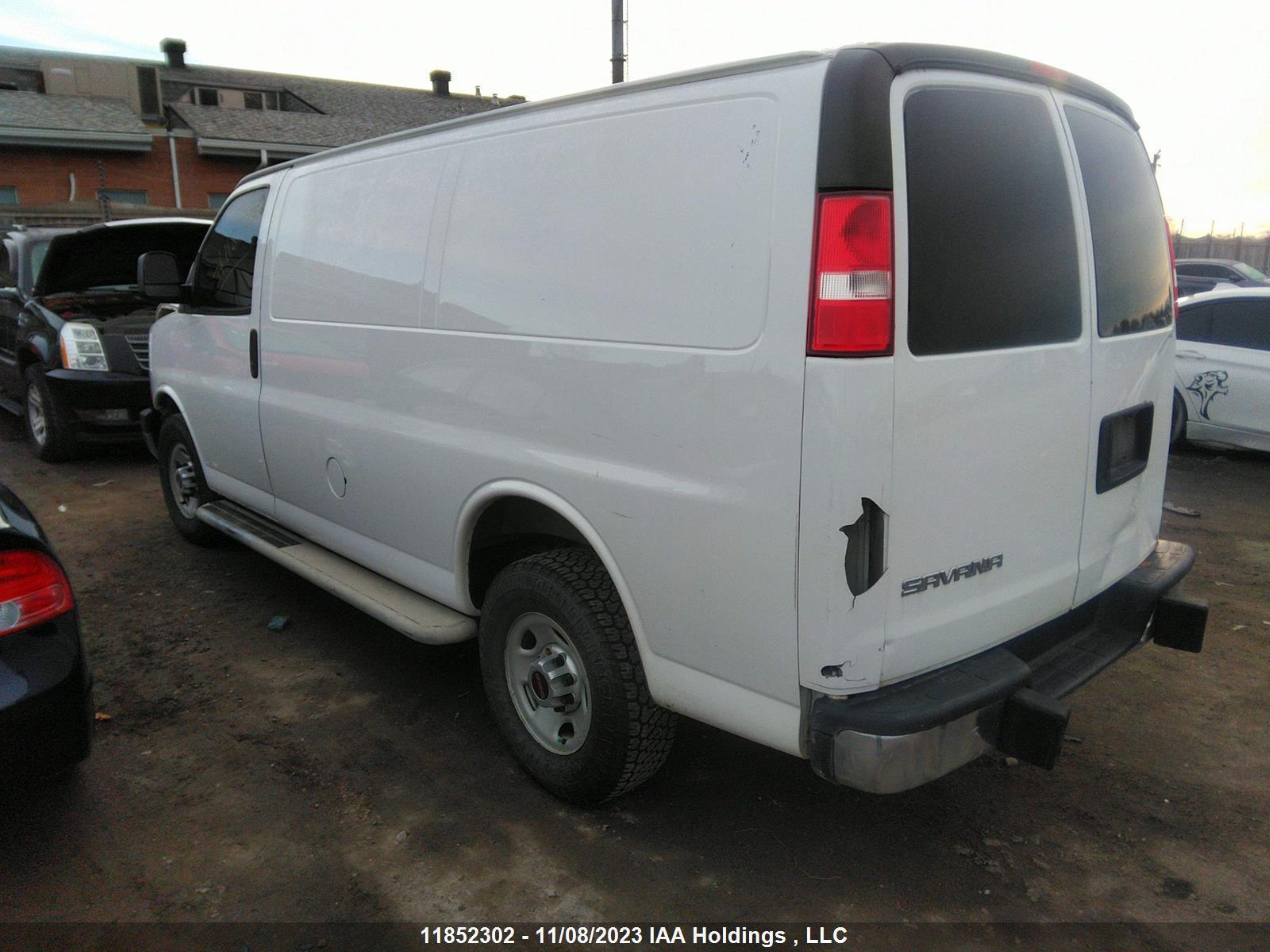 Photo 2 VIN: 1GTW7AFF0H1156228 - GMC SAVANA 